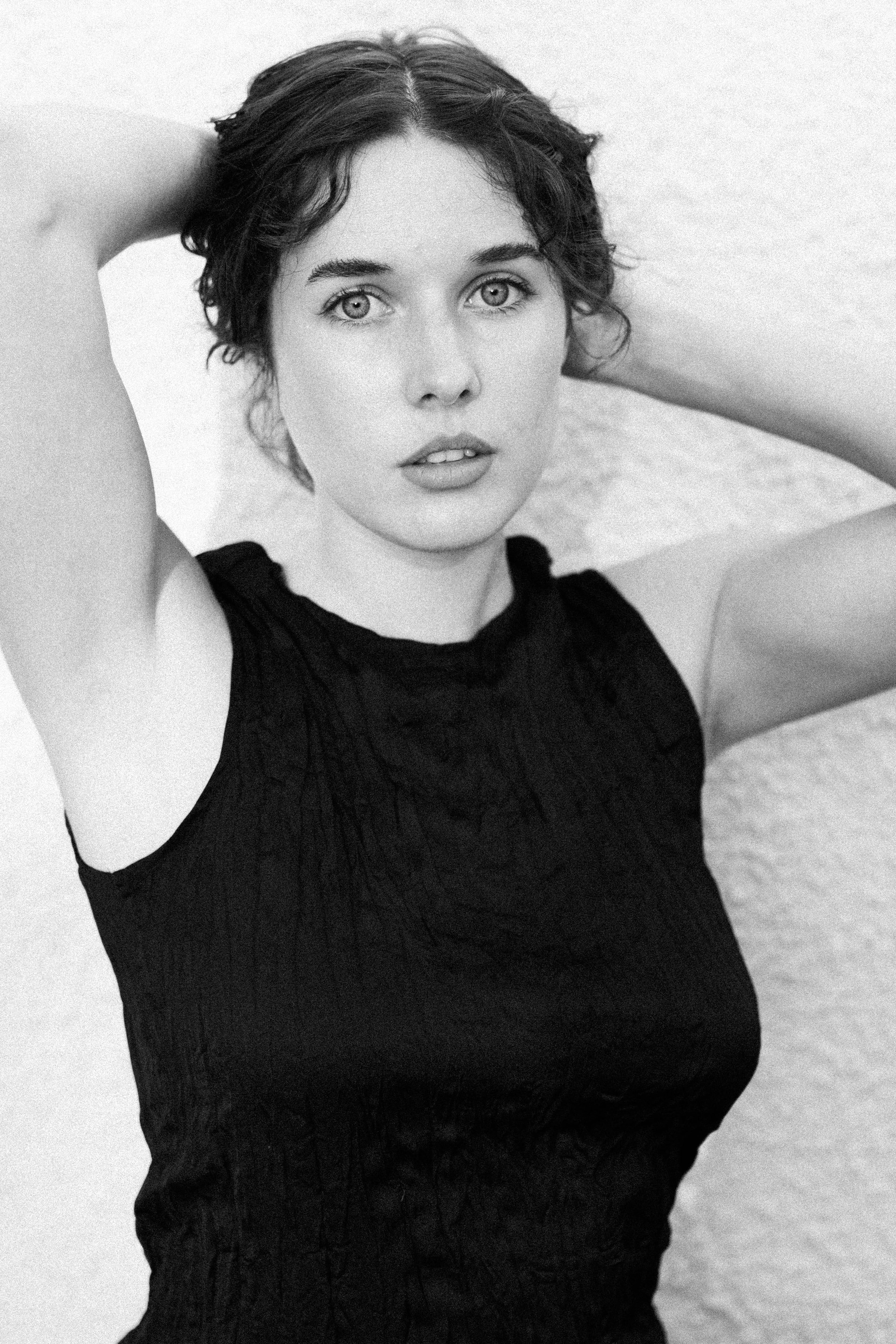 actor Alesandra Alvarez large photo