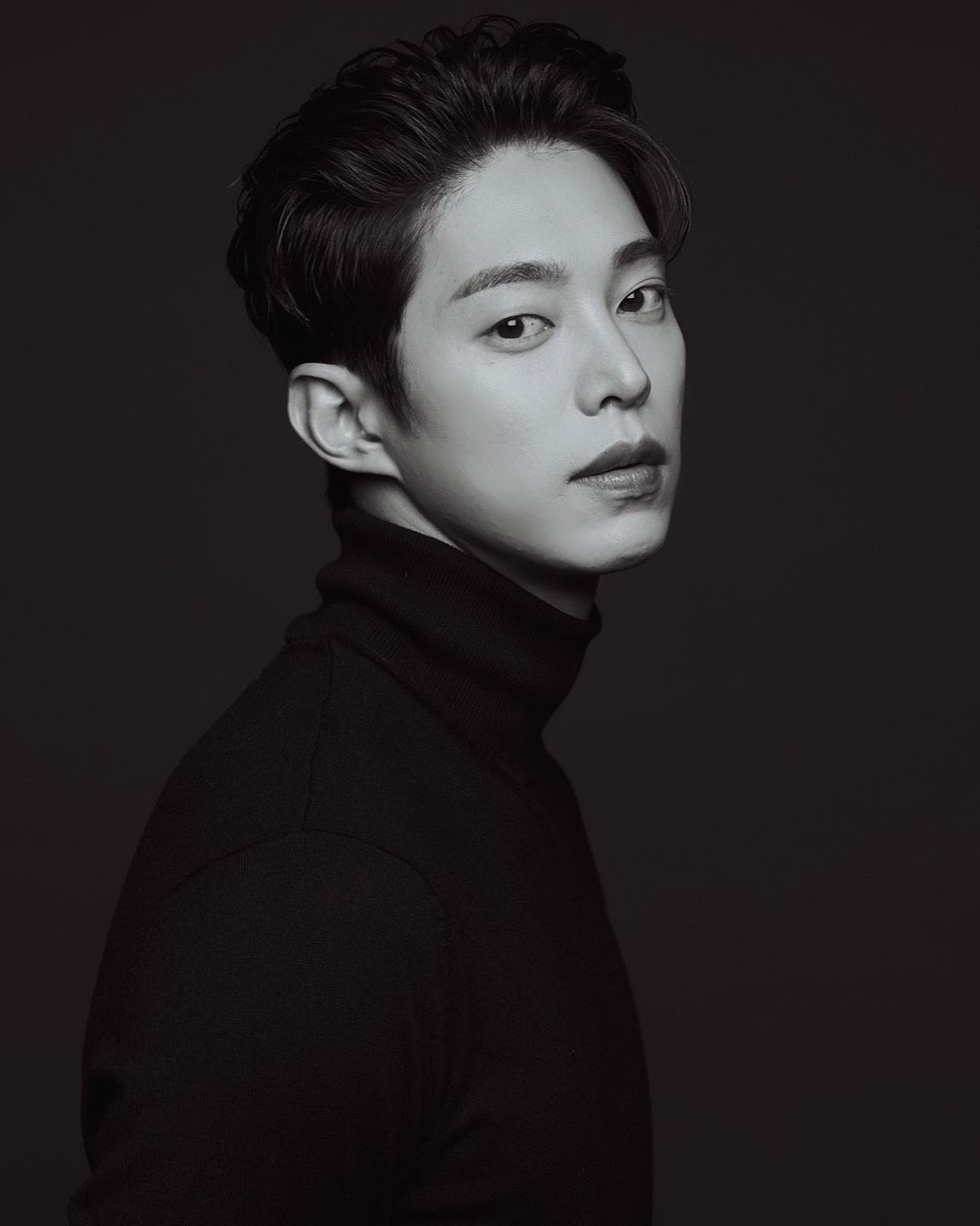 actor Won-Seok Song large photo