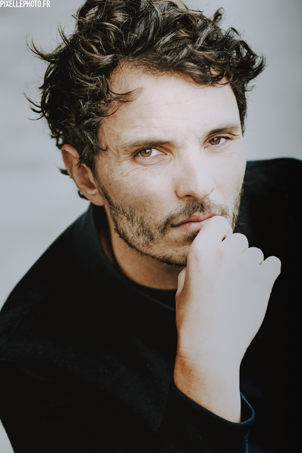 actor Tom Hygreck large photo