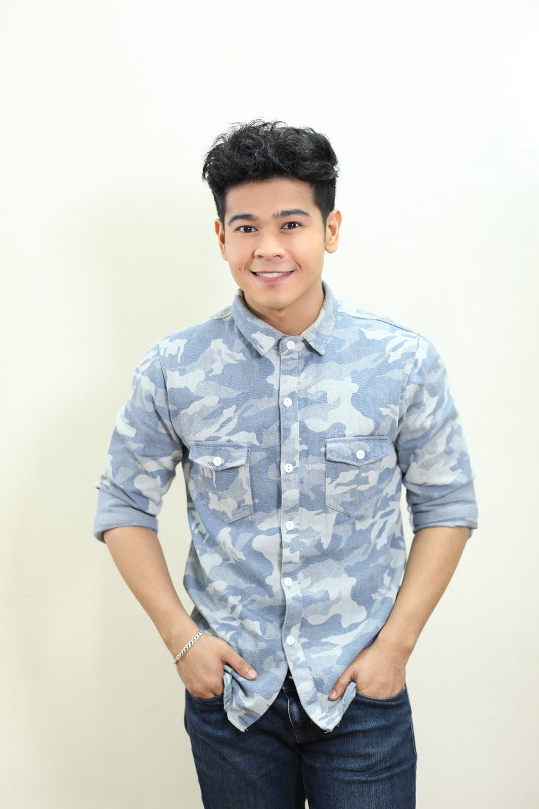 actor Carl Guevarra large photo