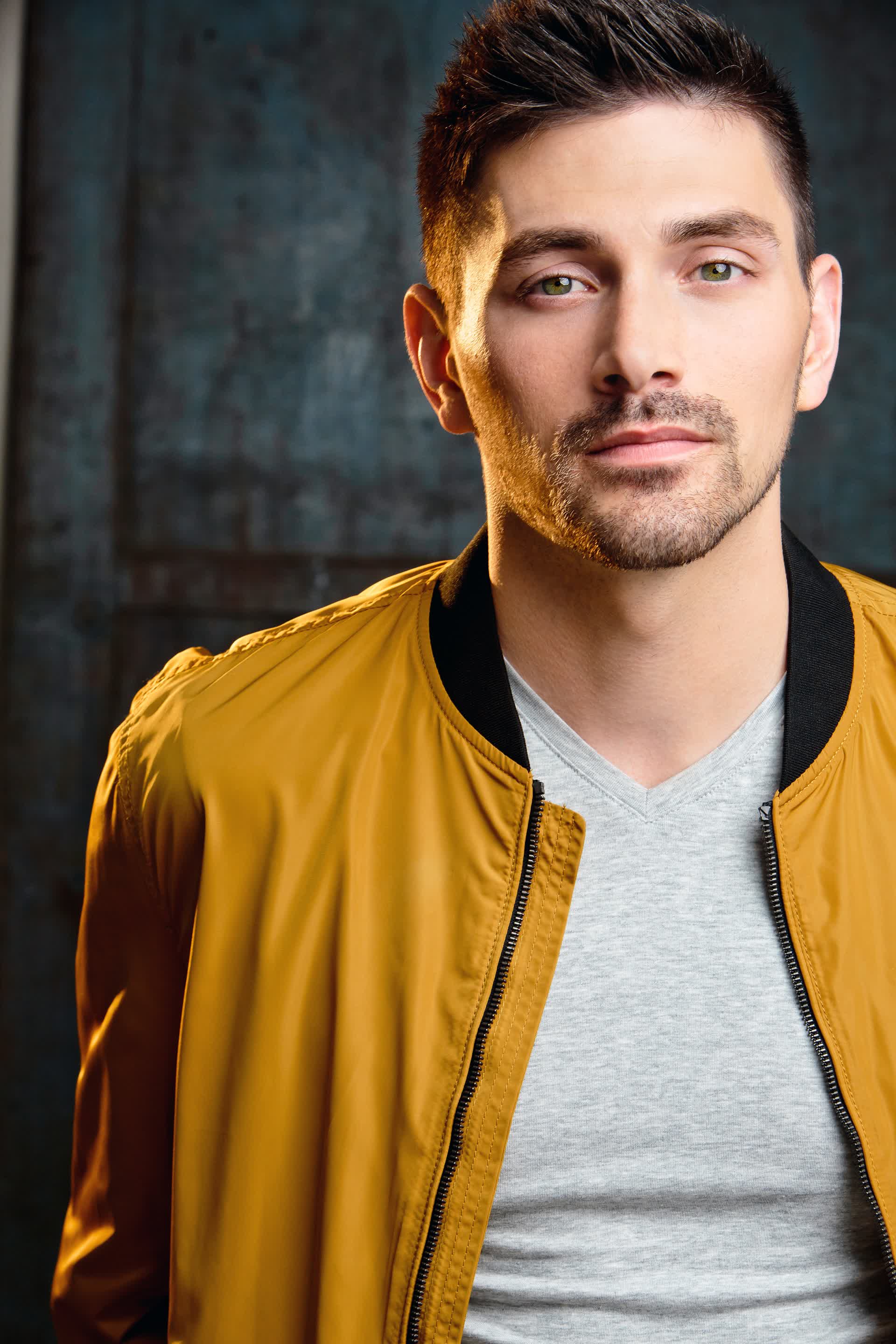 actor Matthew Carhill large photo