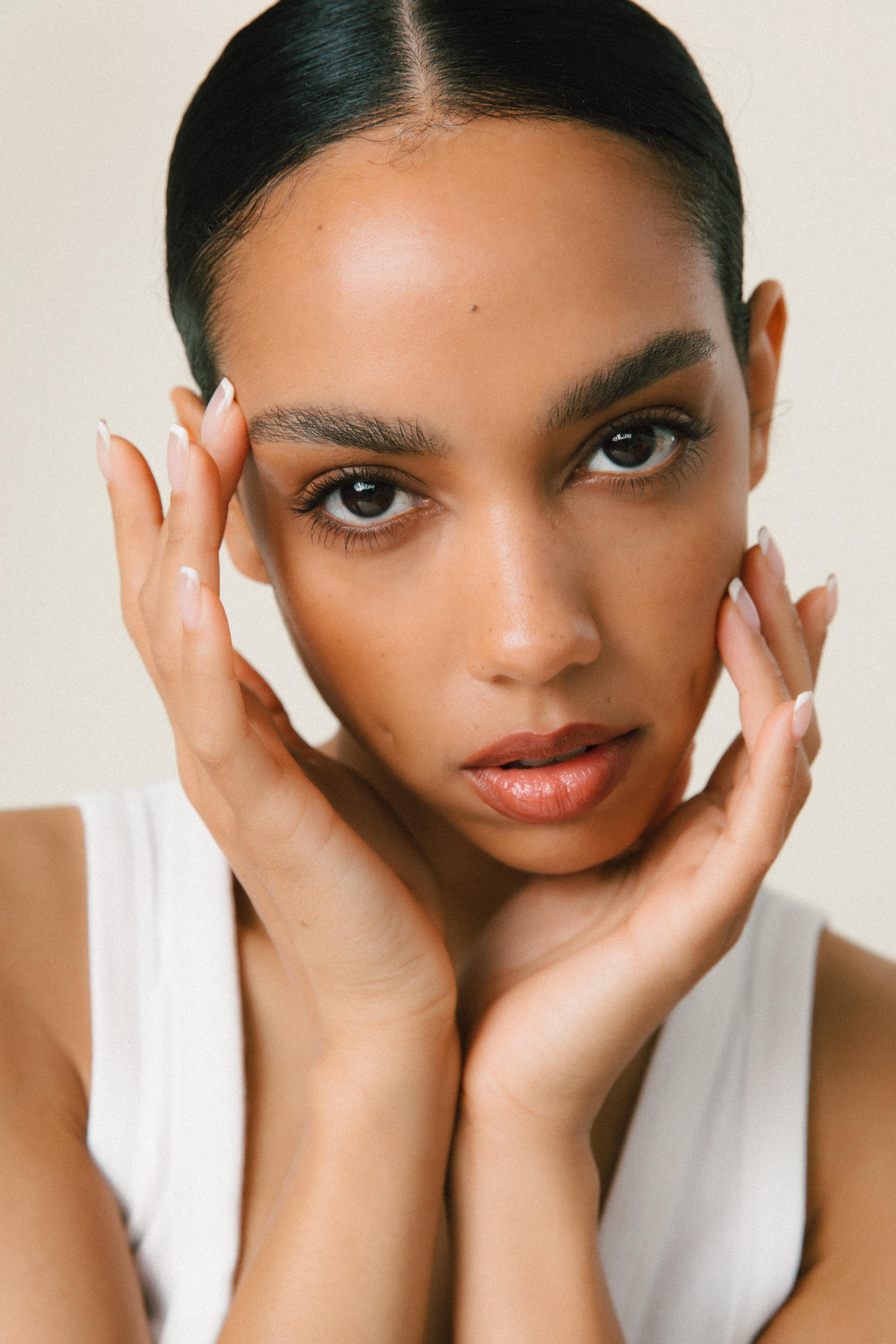 actor Brinnen Thompson large photo