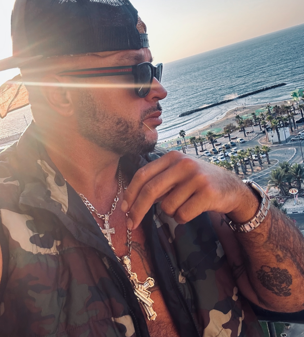 actor Andrew McLaren large photo