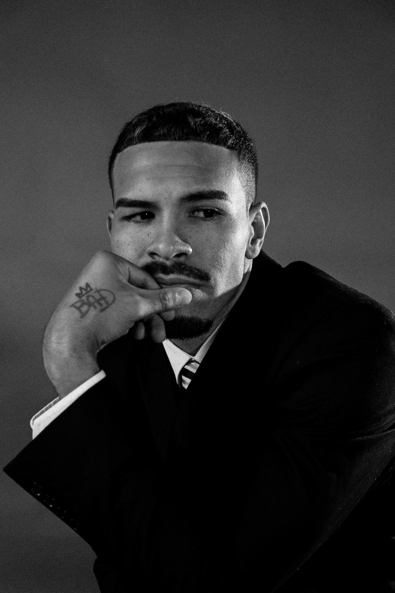 actor Isaac Bell large photo