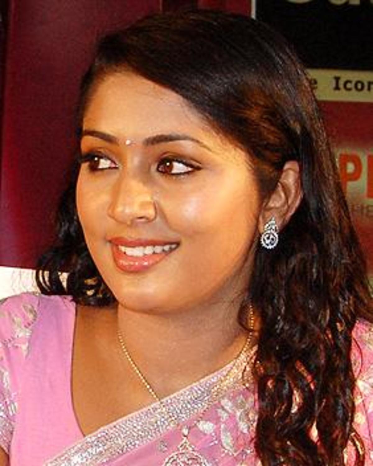 actor Navya Nair large photo