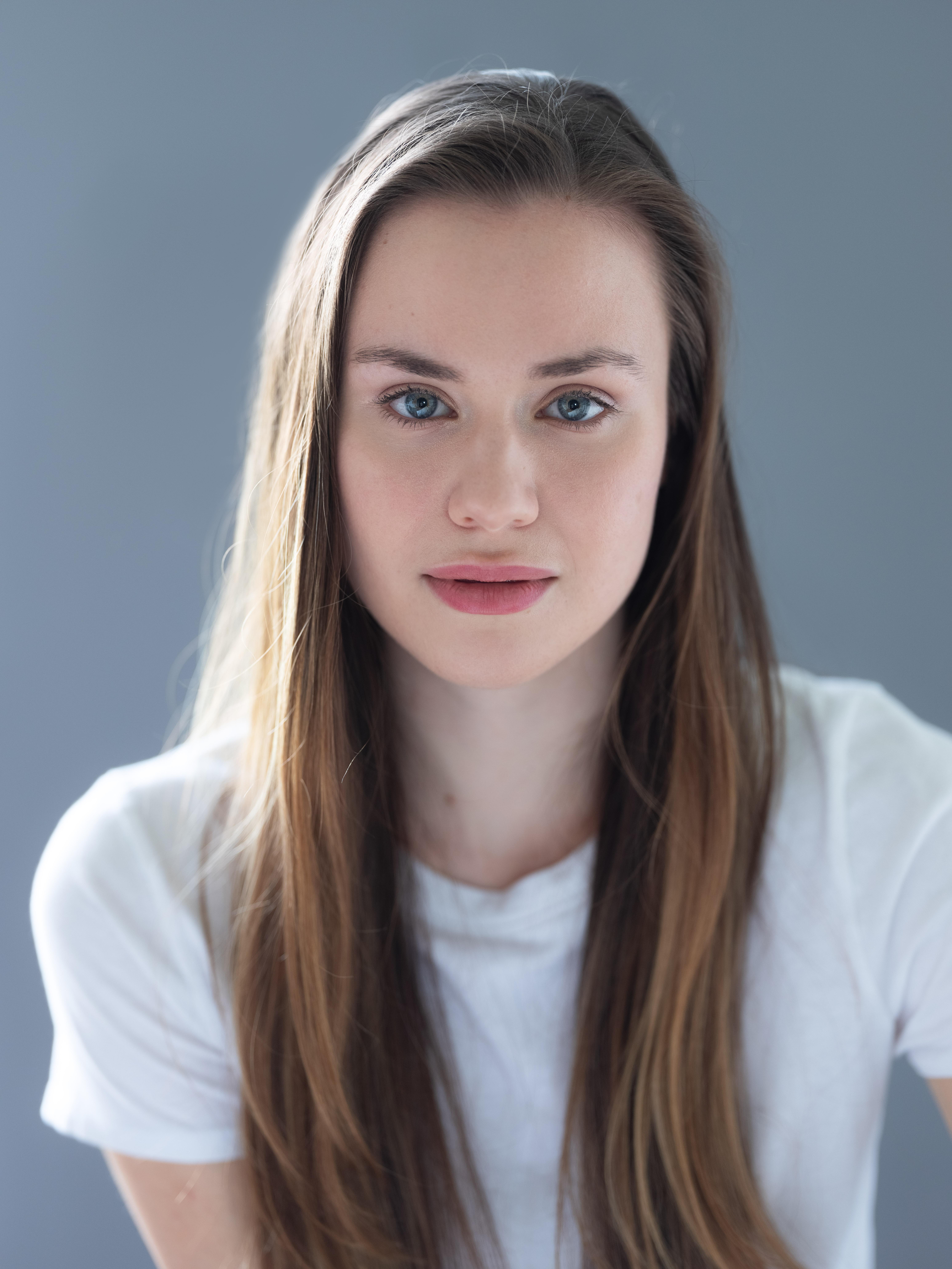 actor Olivia Bak large photo