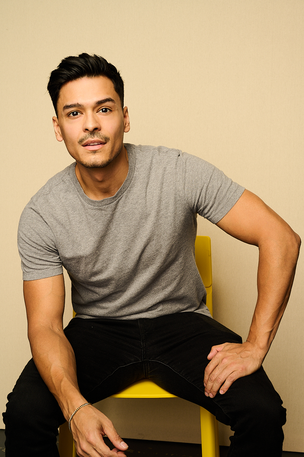 actor Adrian Hernandez large photo