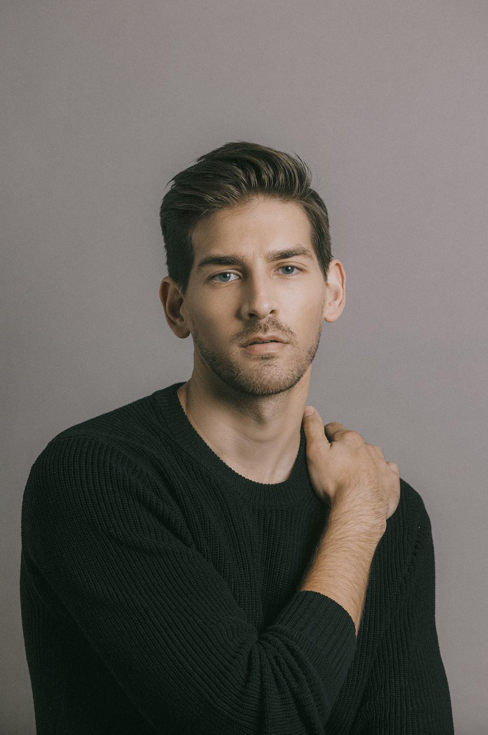 actor Zach Kelch large photo