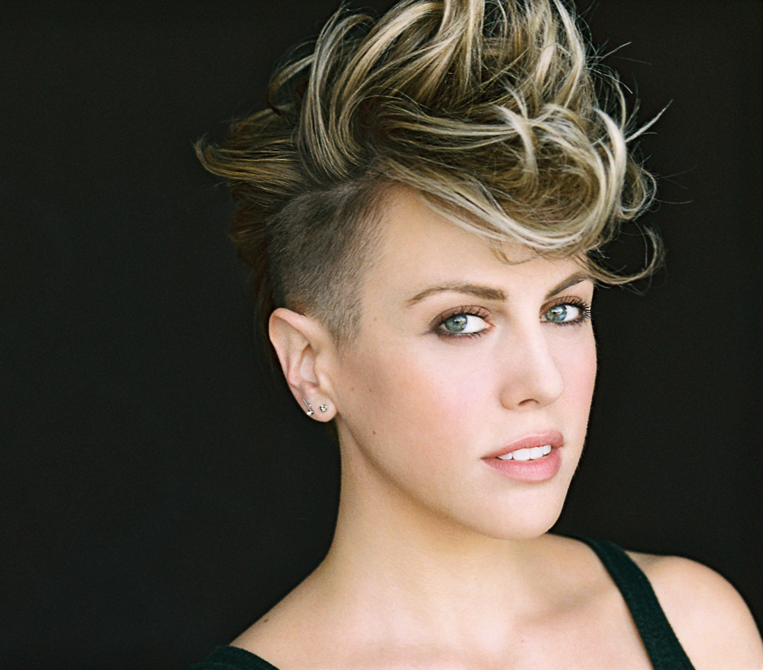 actor Amanda Brown large photo