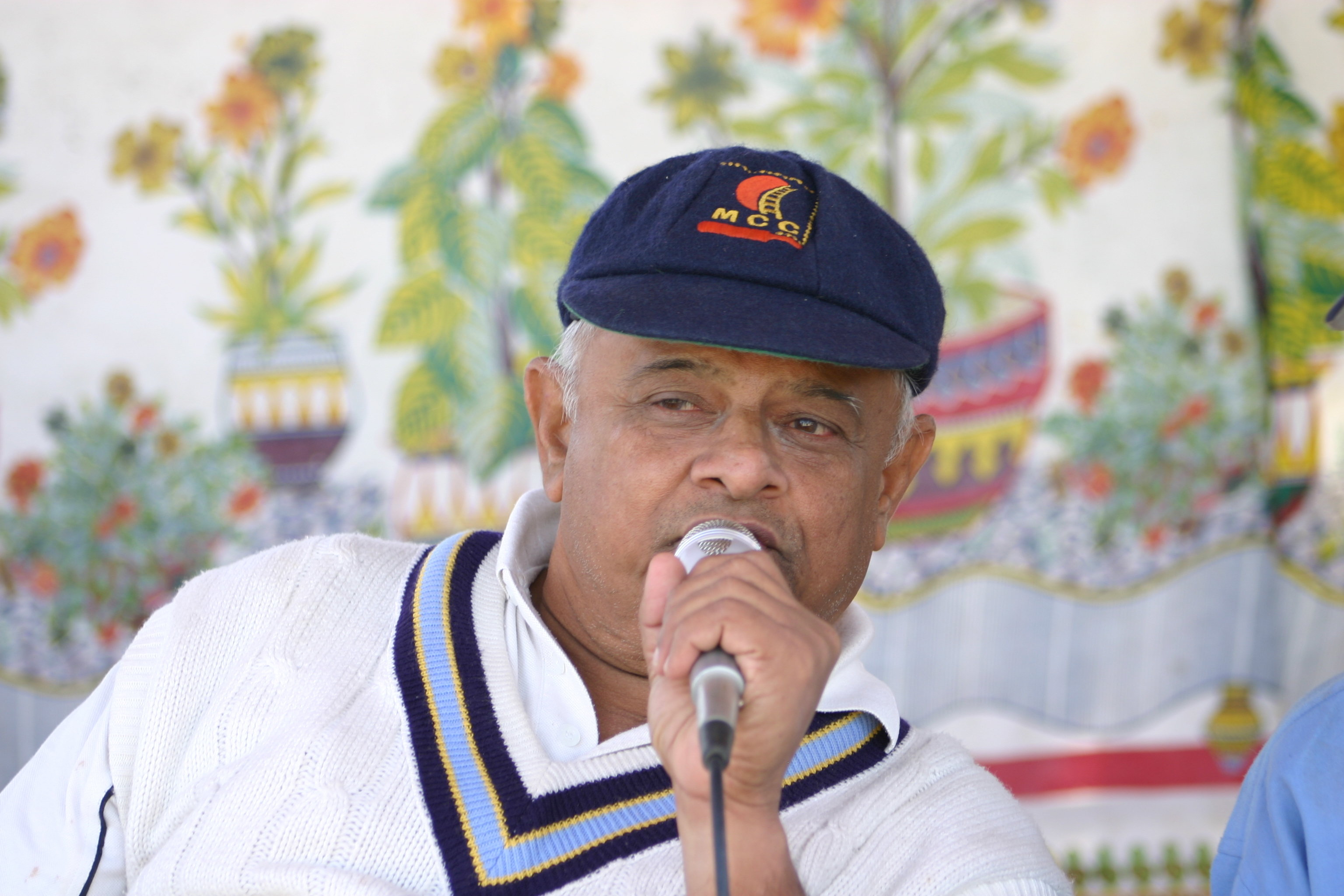 actor Robin Bhatt large photo