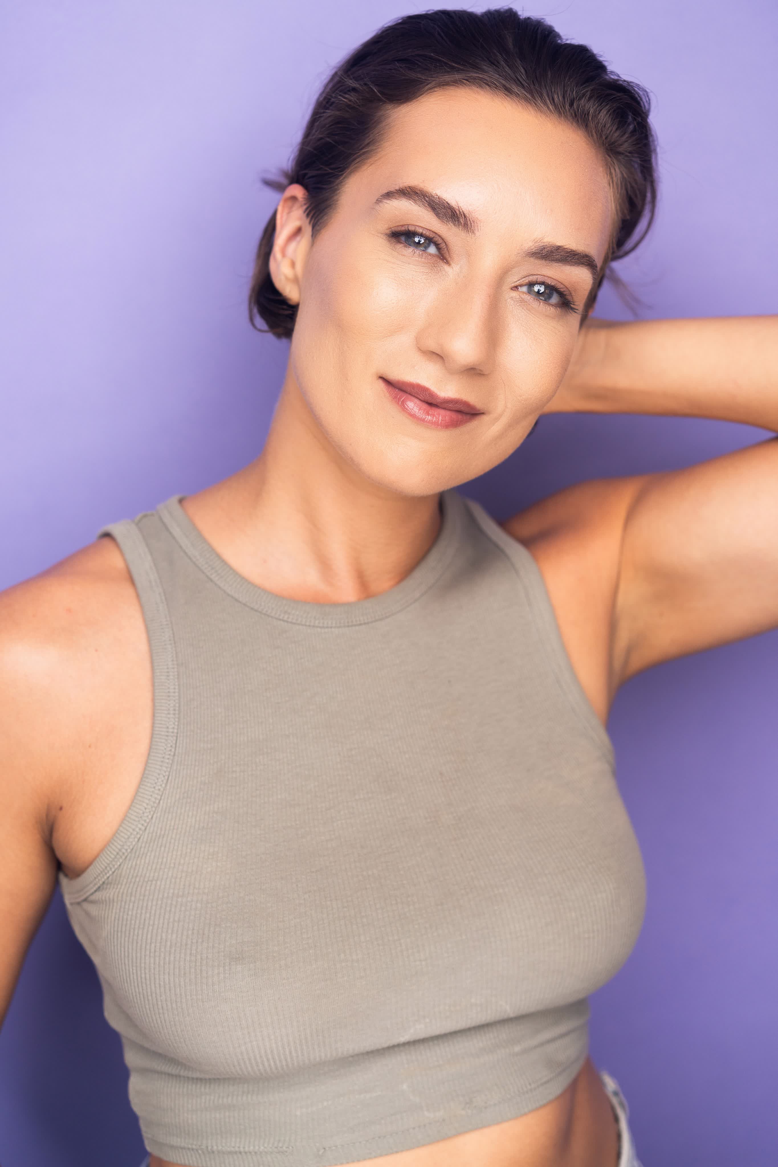 actor Alicia Dell'Aria large photo