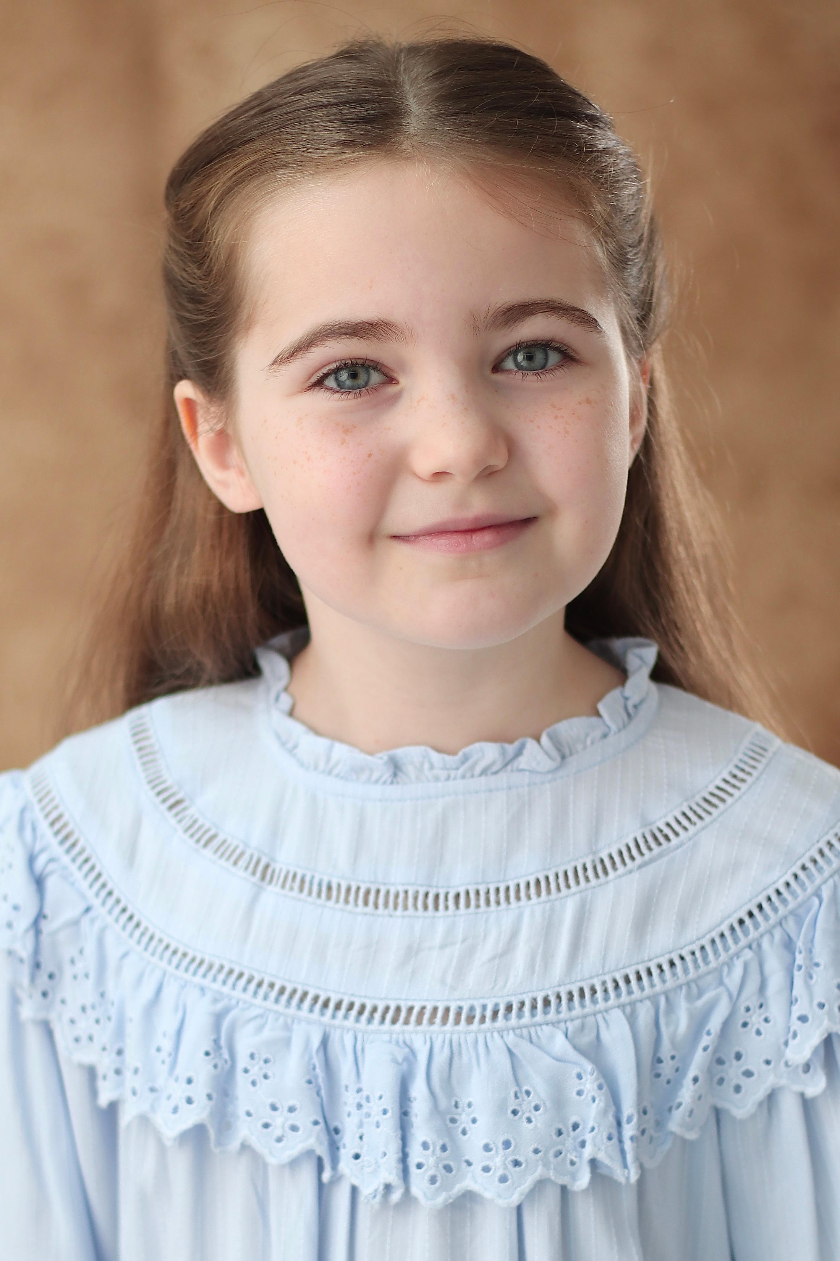 actor Lyllia-Rose Redmond large photo