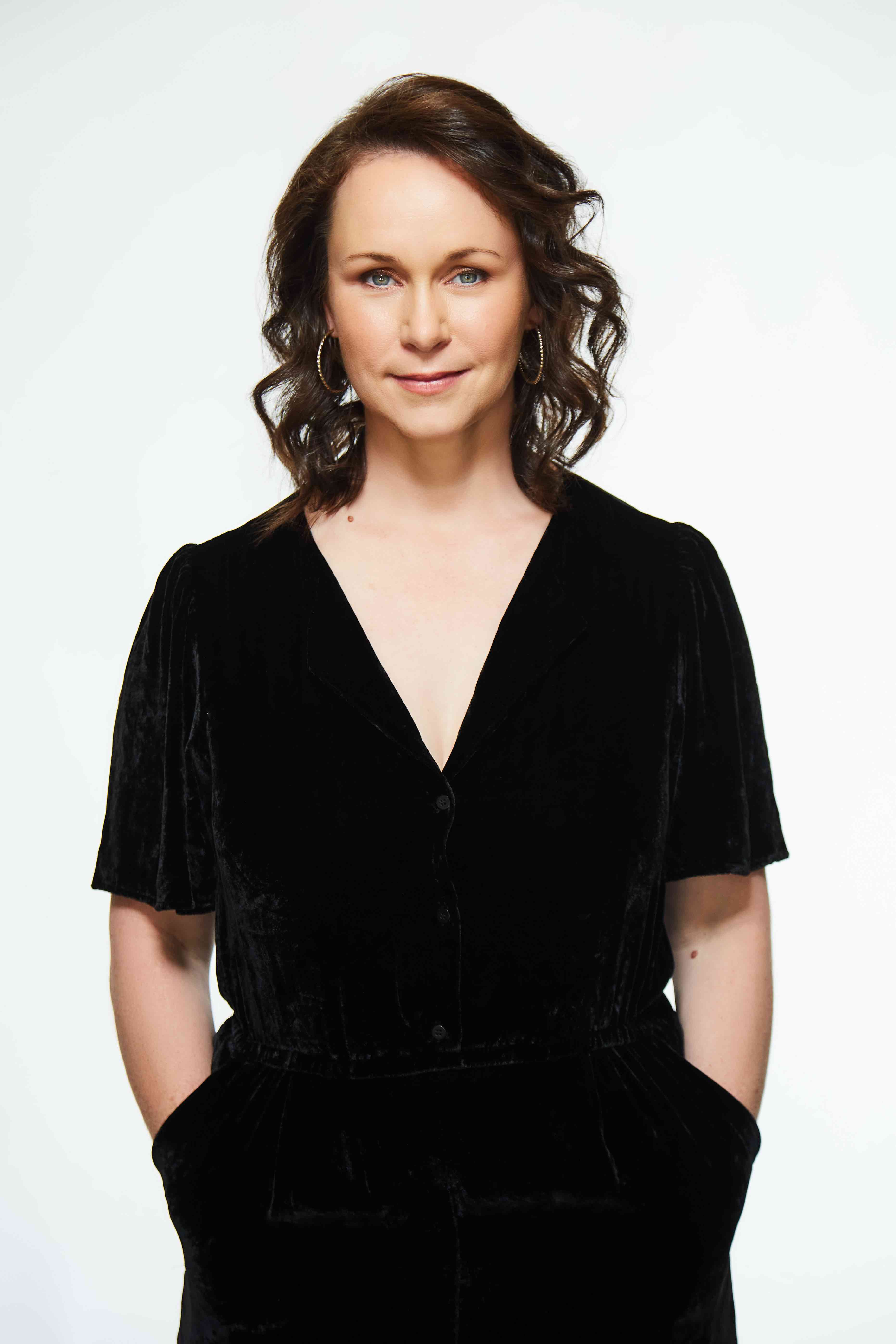 actor Angela Blake large photo