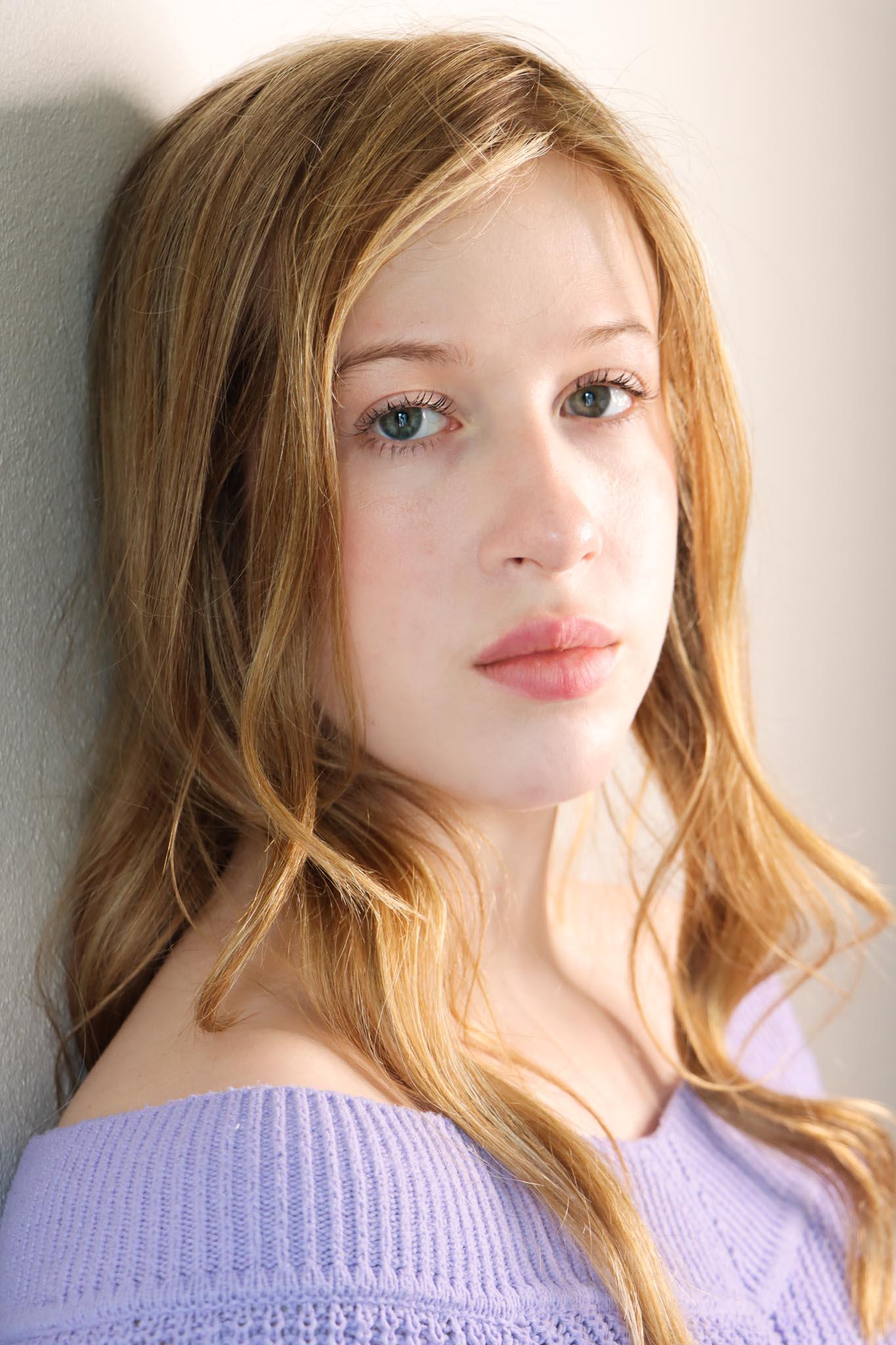 actor Leona Britt large photo