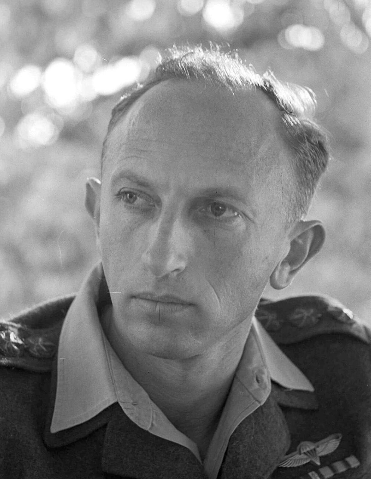 actor Zvi Zamir large photo