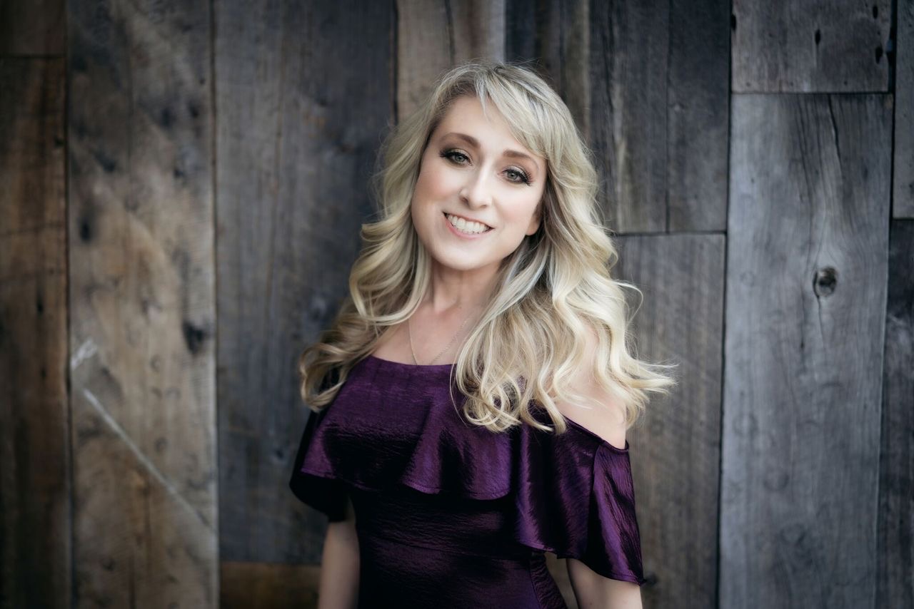 actor Tennille Taraszkiewicz large photo