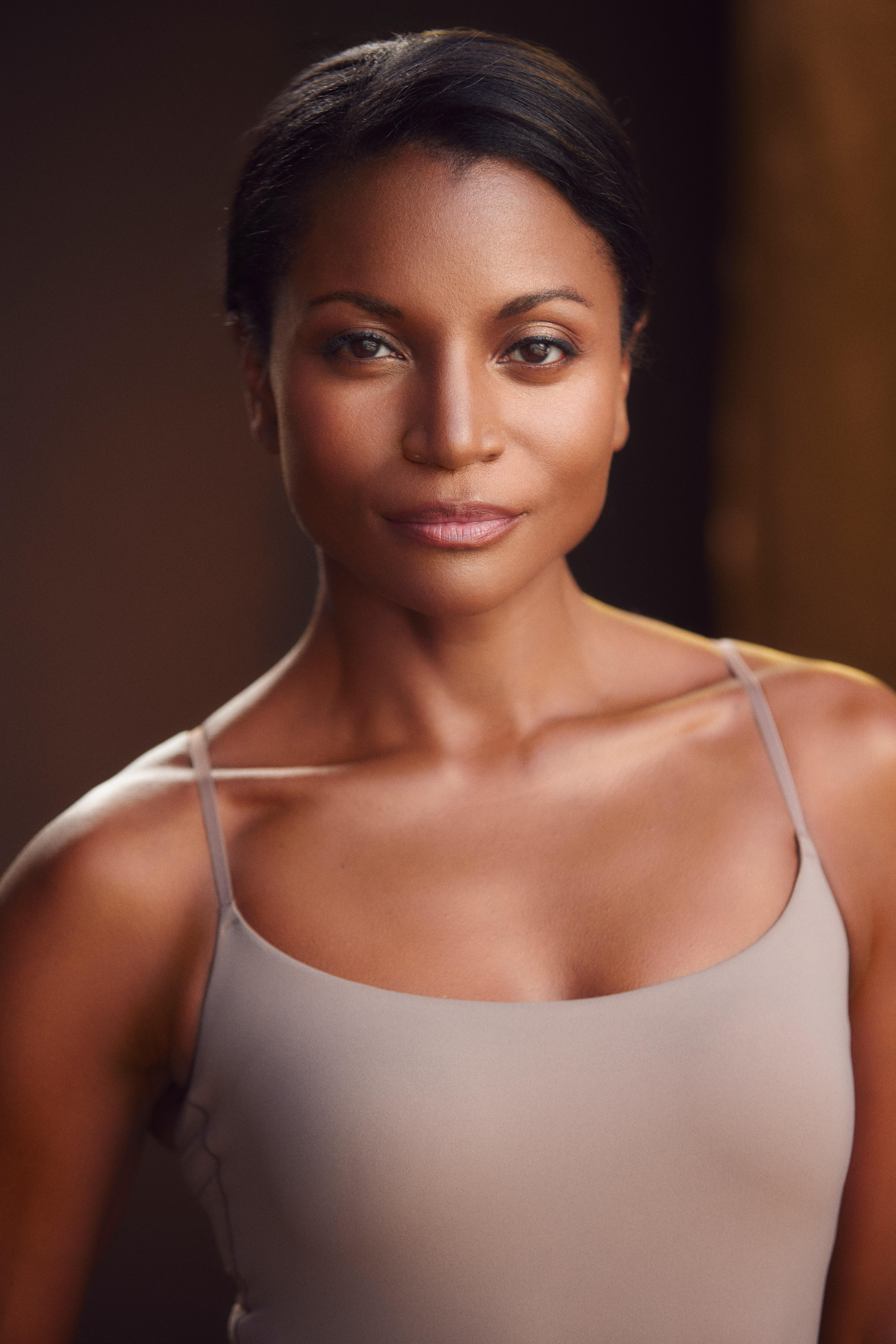 actor Laëtitia Mahicka large photo