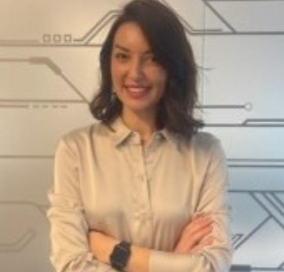 actor Busra Yilmazkurt large photo