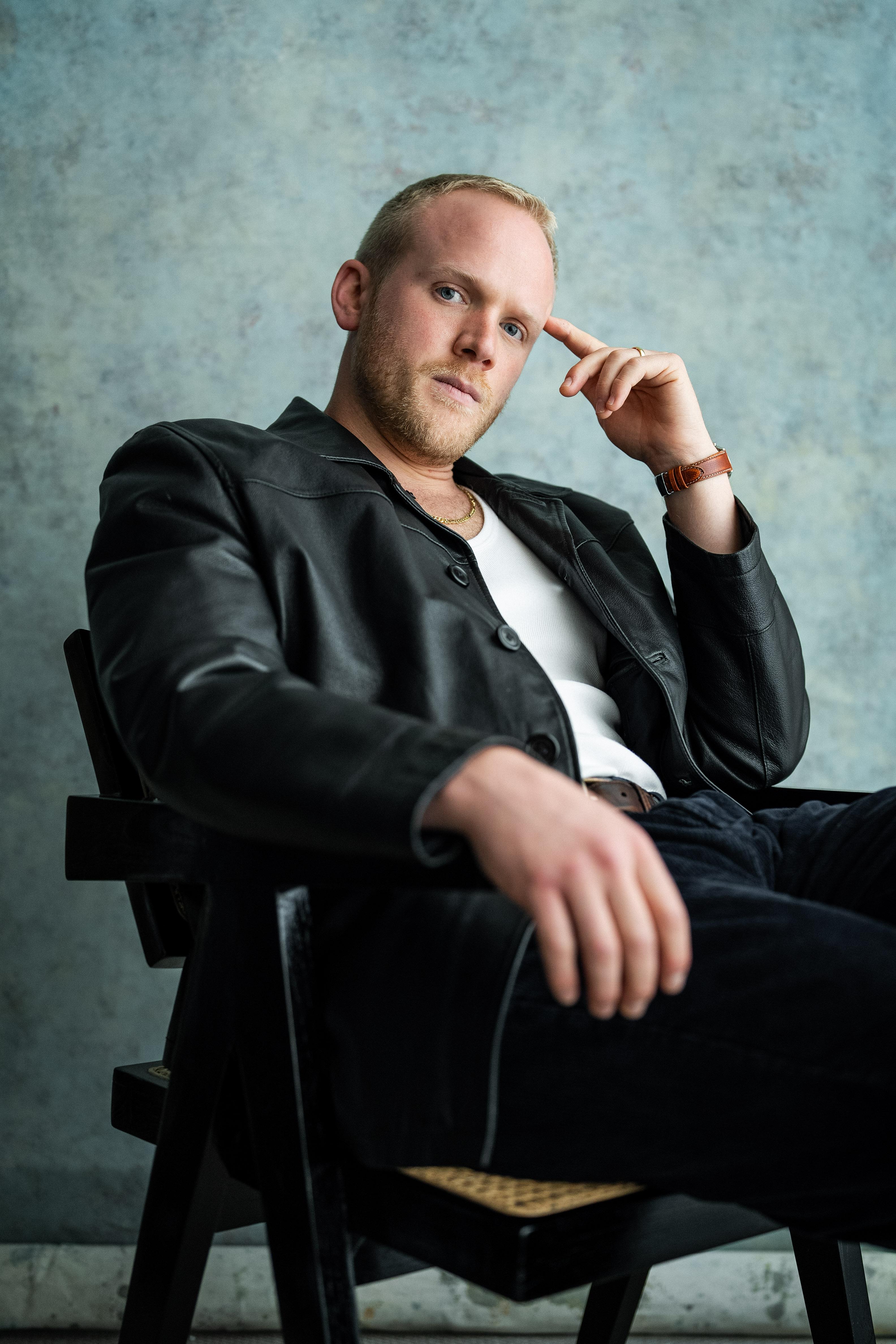 actor Tom Cox large photo