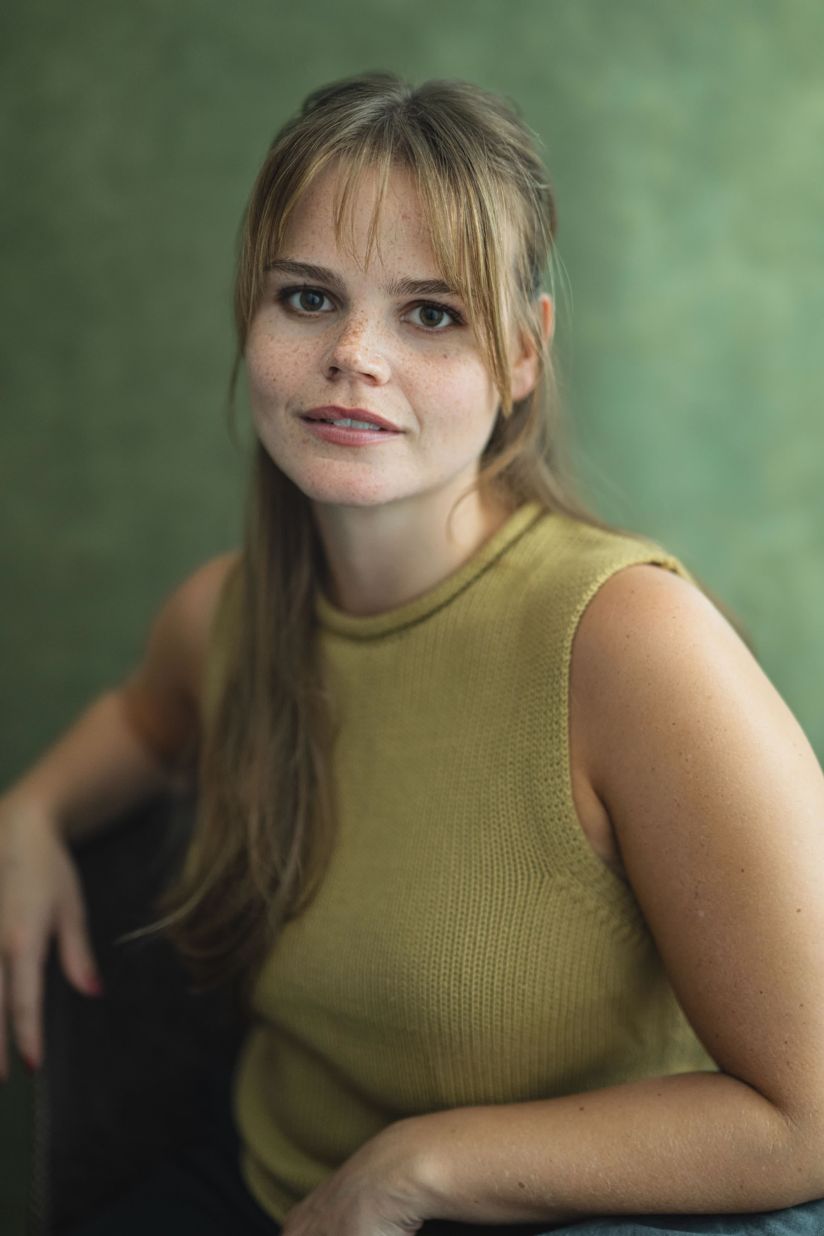 actor Lydia Cherry large photo