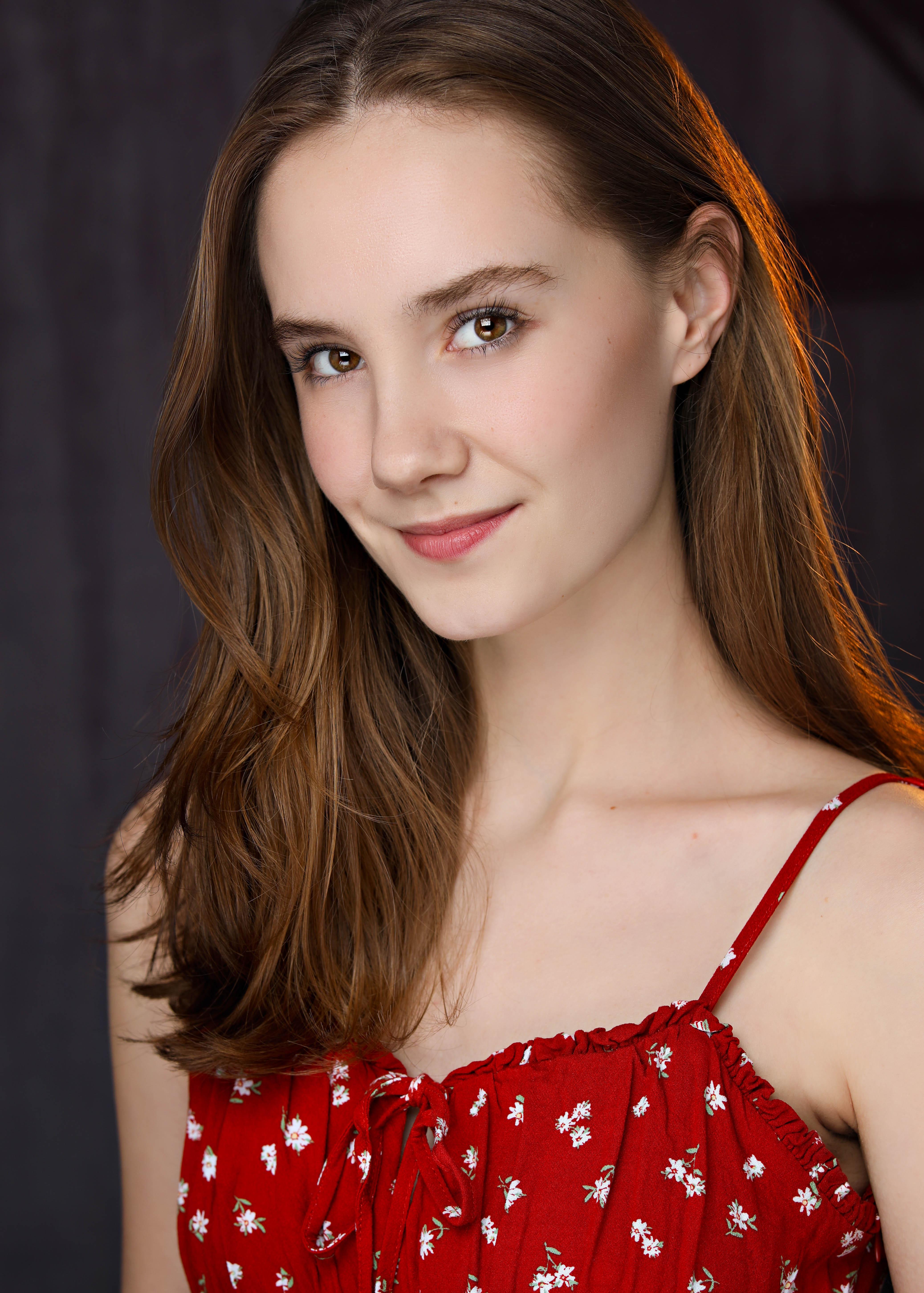 actor Lillie Owers large photo