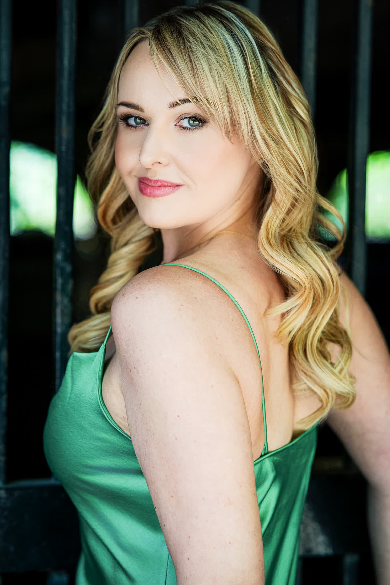 actor Jenna Sharpe large photo