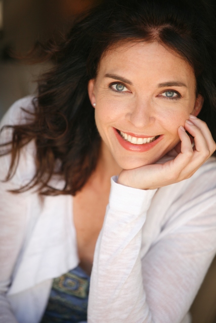 actor Carolyn Meyer large photo