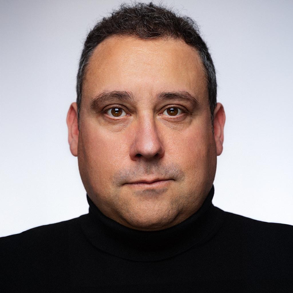 actor Victor Perez large photo