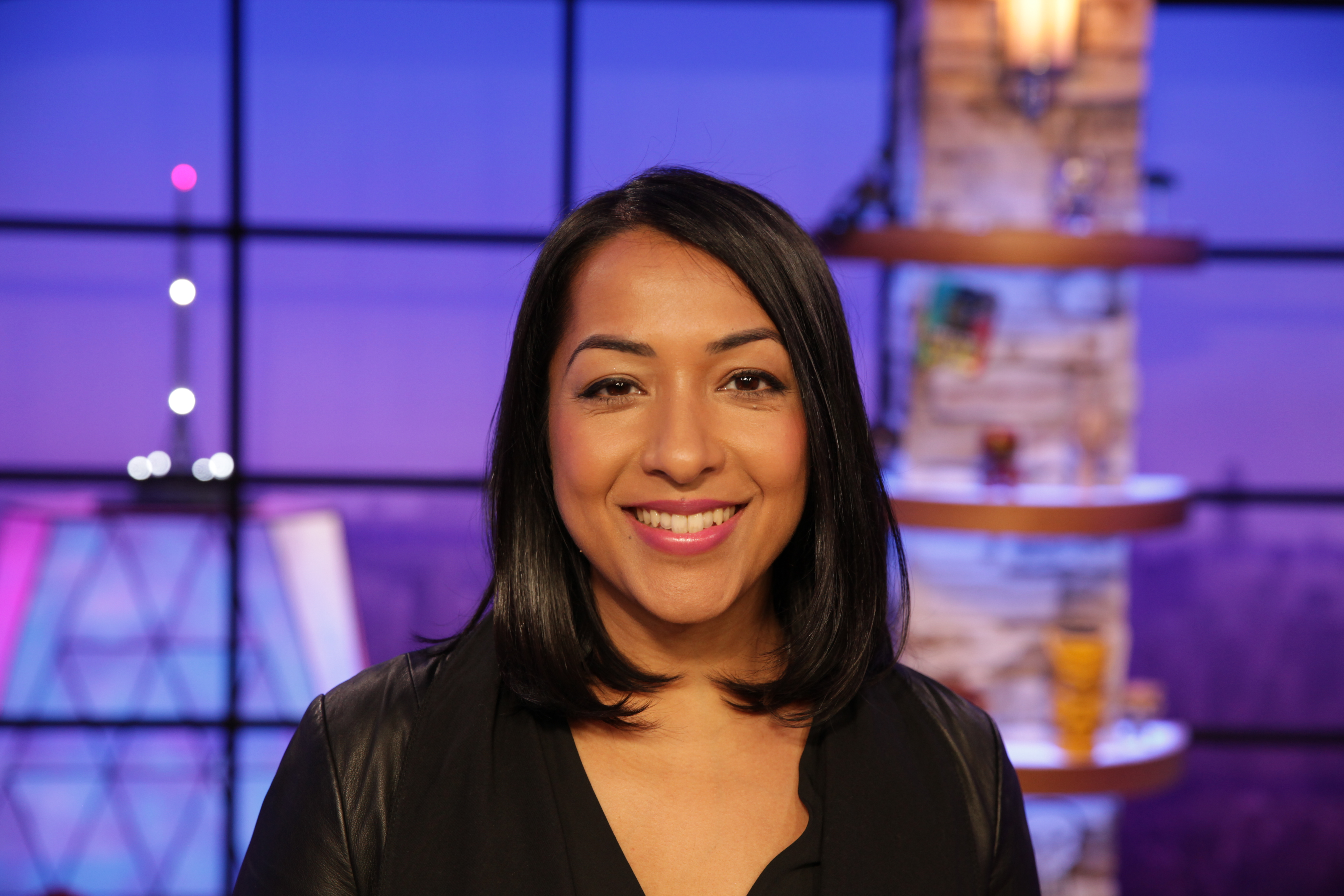 actor Sana Amanat large photo