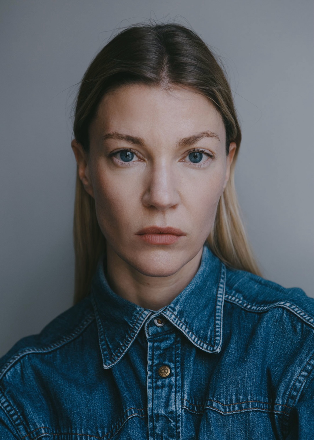 actor Mona Walravens large photo