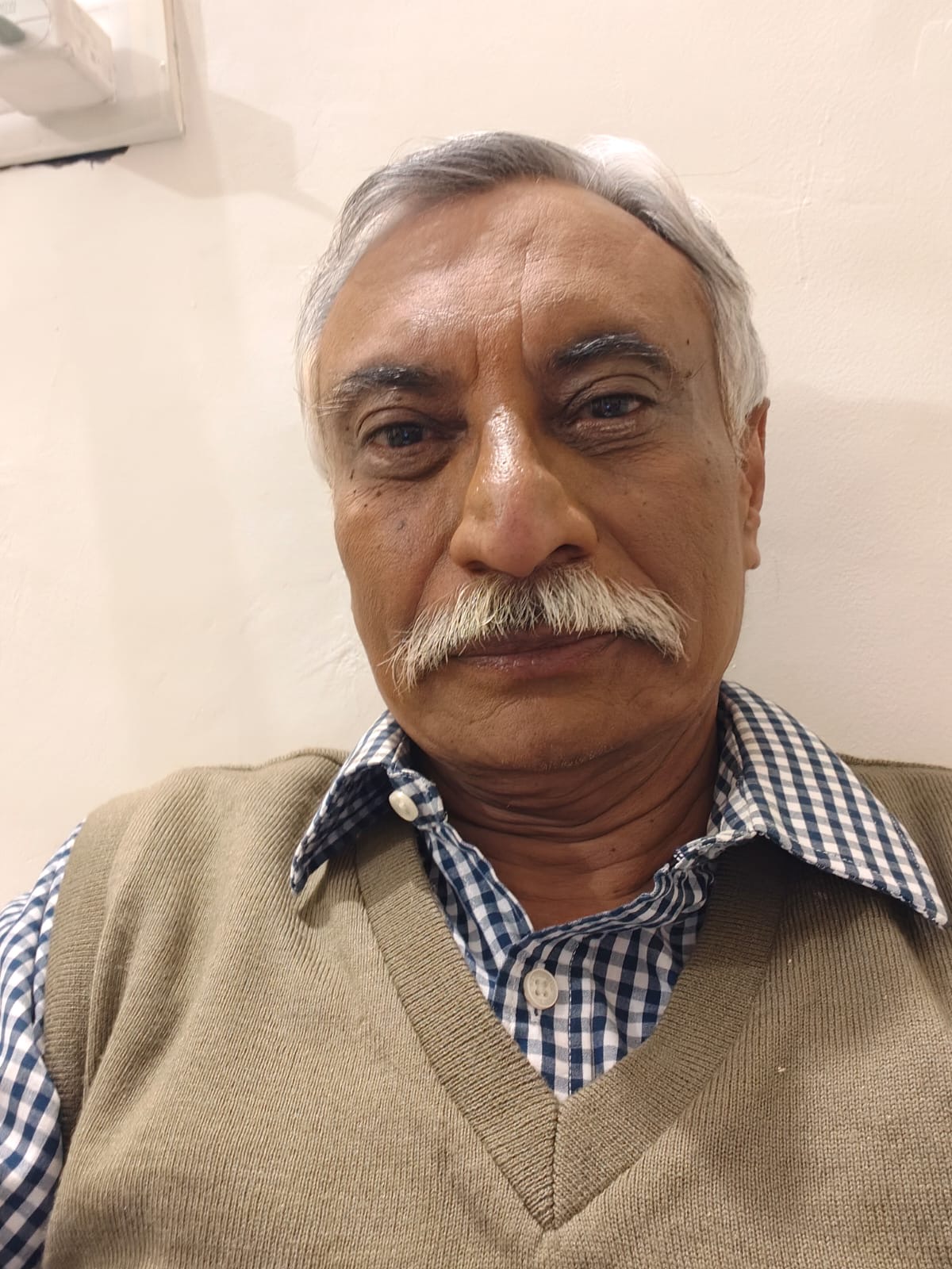 actor Alok Gutch large photo