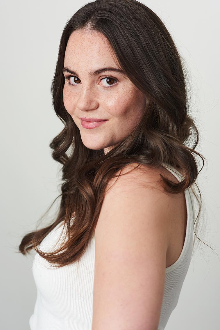 actor Emma Kennedy large photo