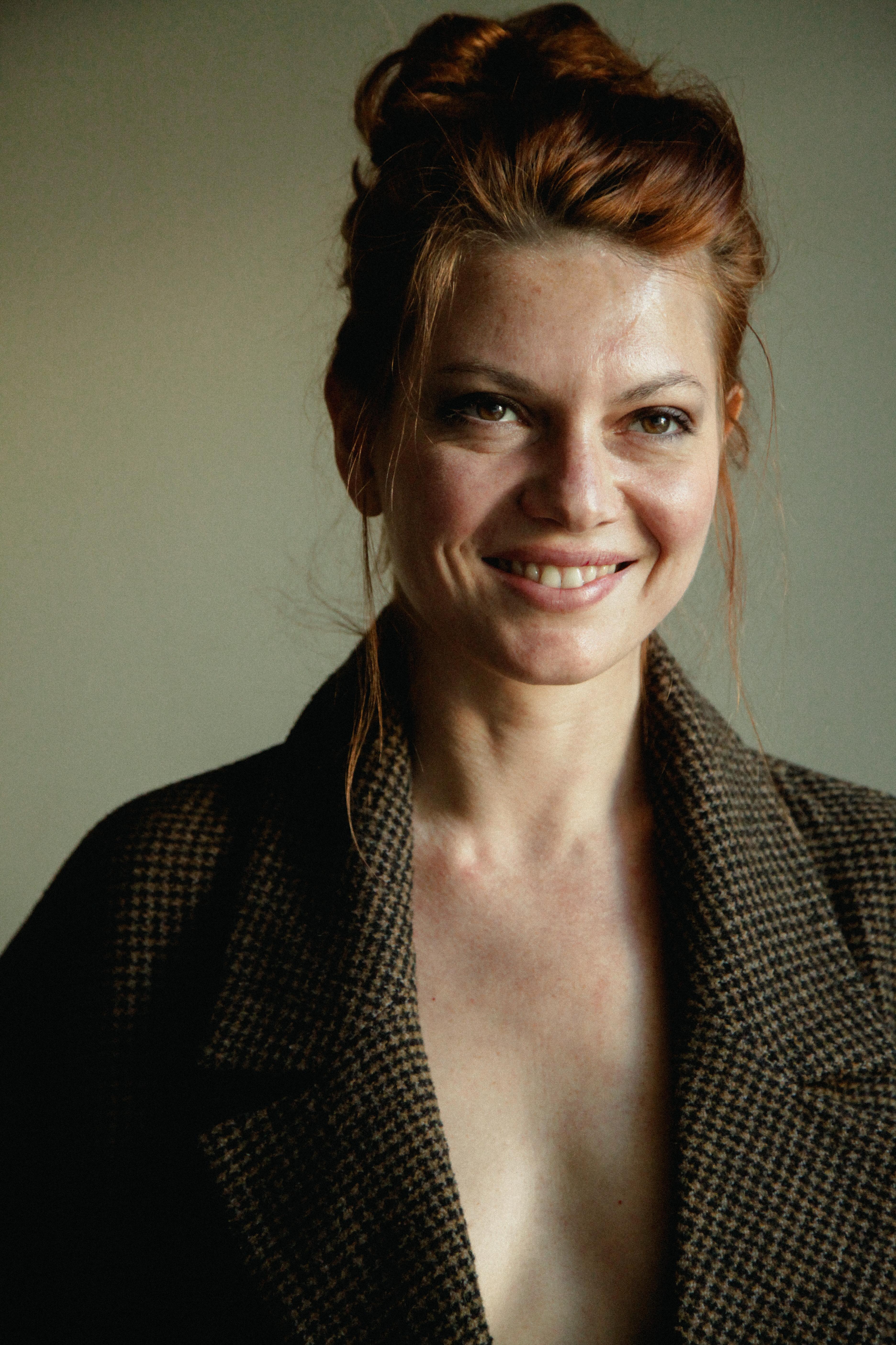 actor Ambre Pietri large photo