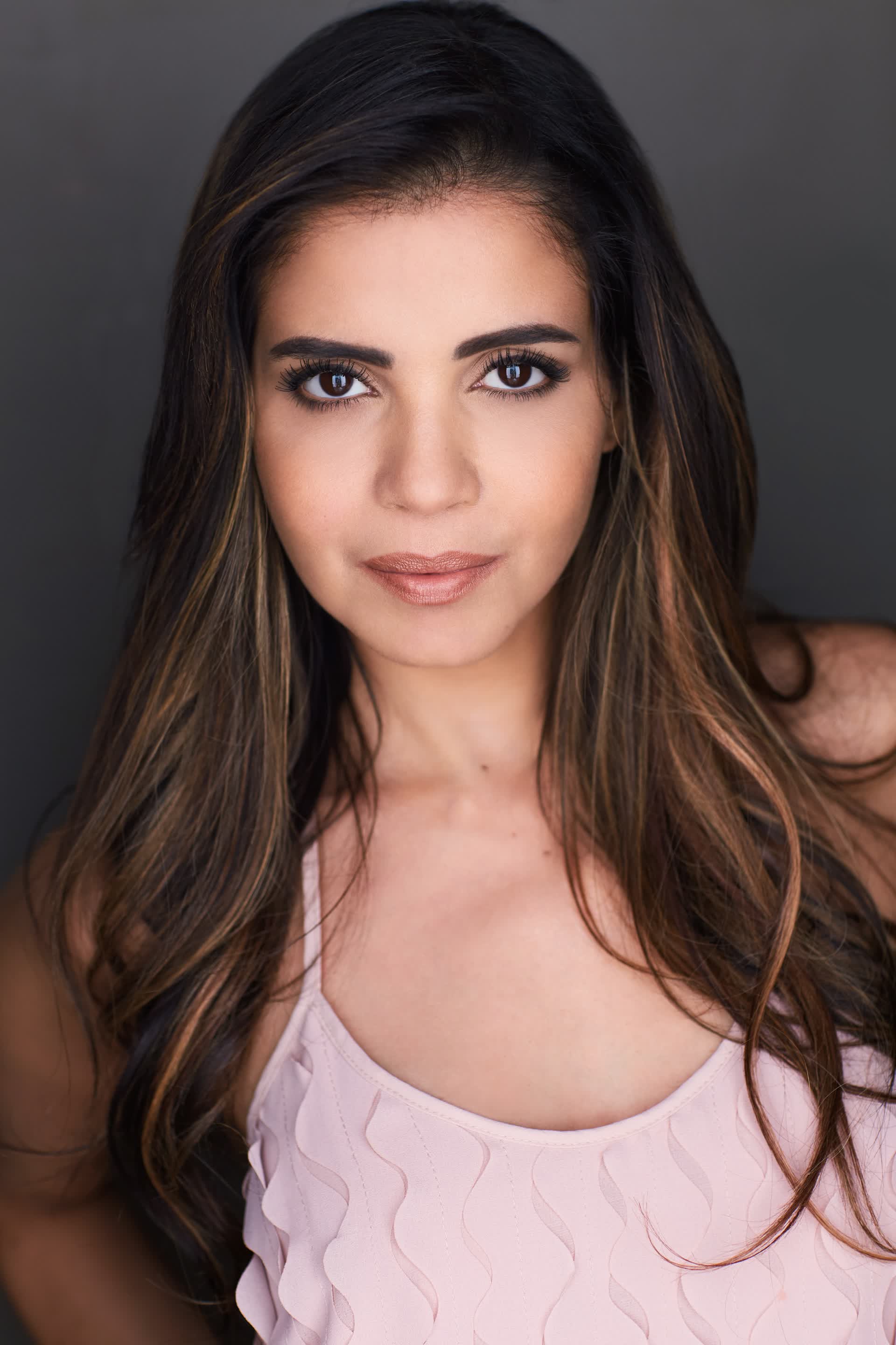 actor Vania Mendez large photo