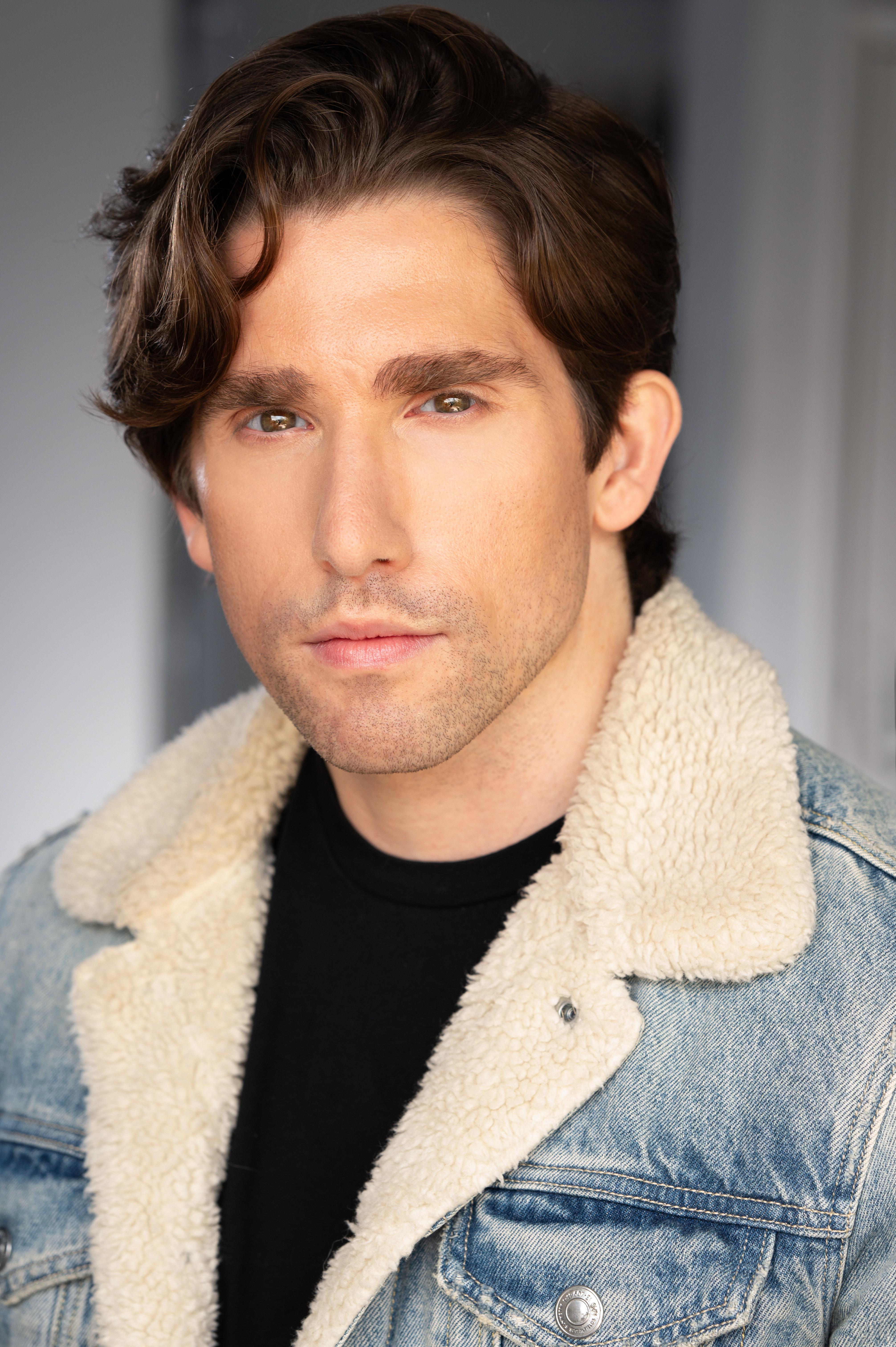 actor Mark Laird large photo