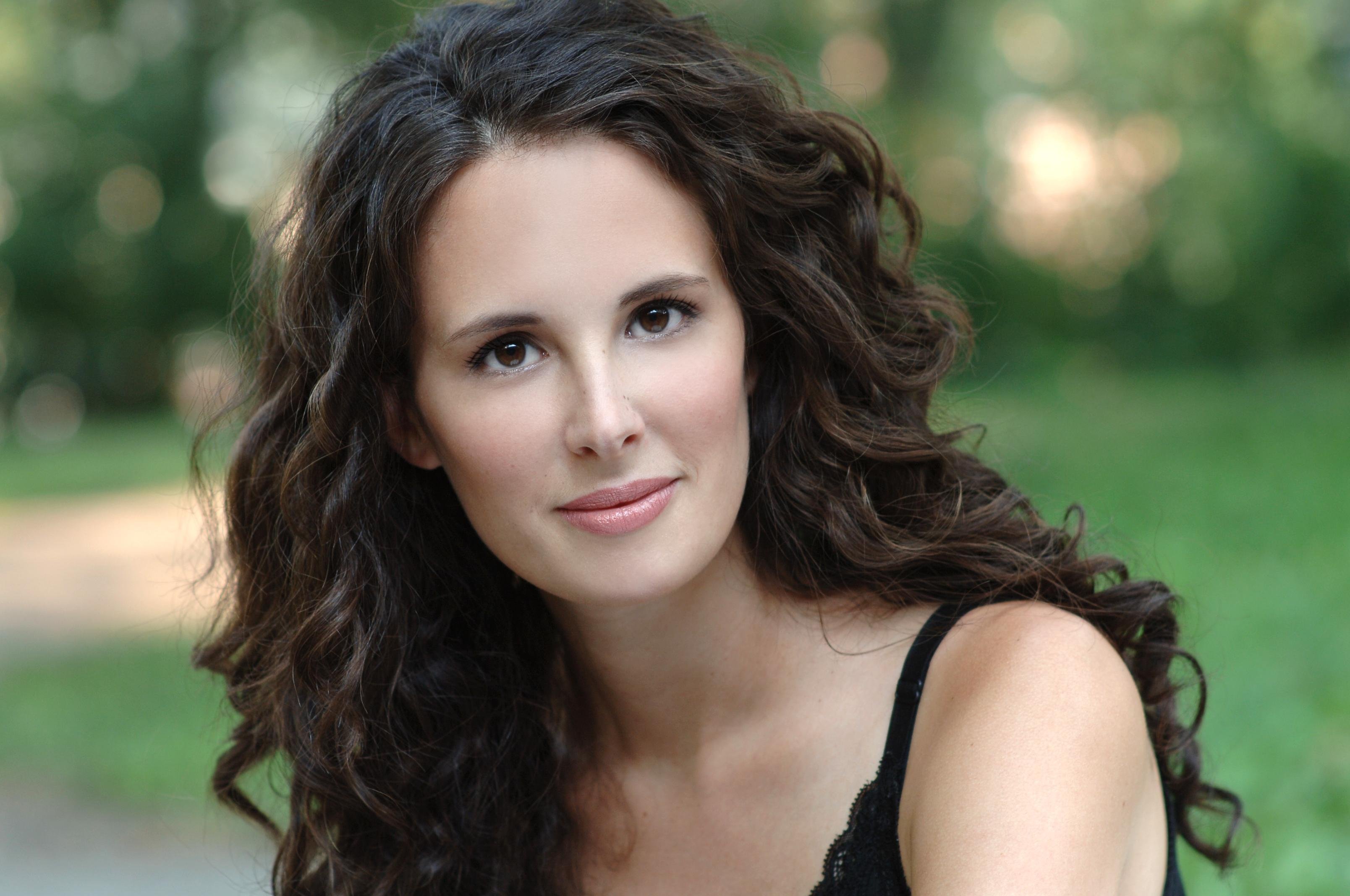 actor Lauren Seikaly large photo