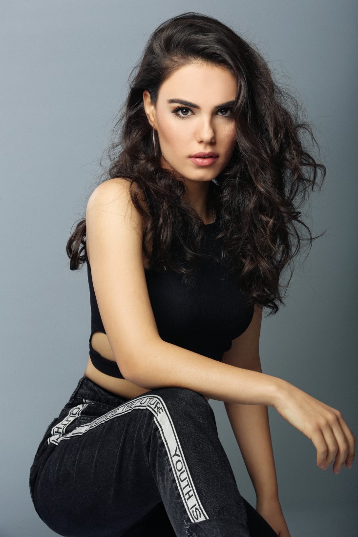 actor Özgü Kaya large photo