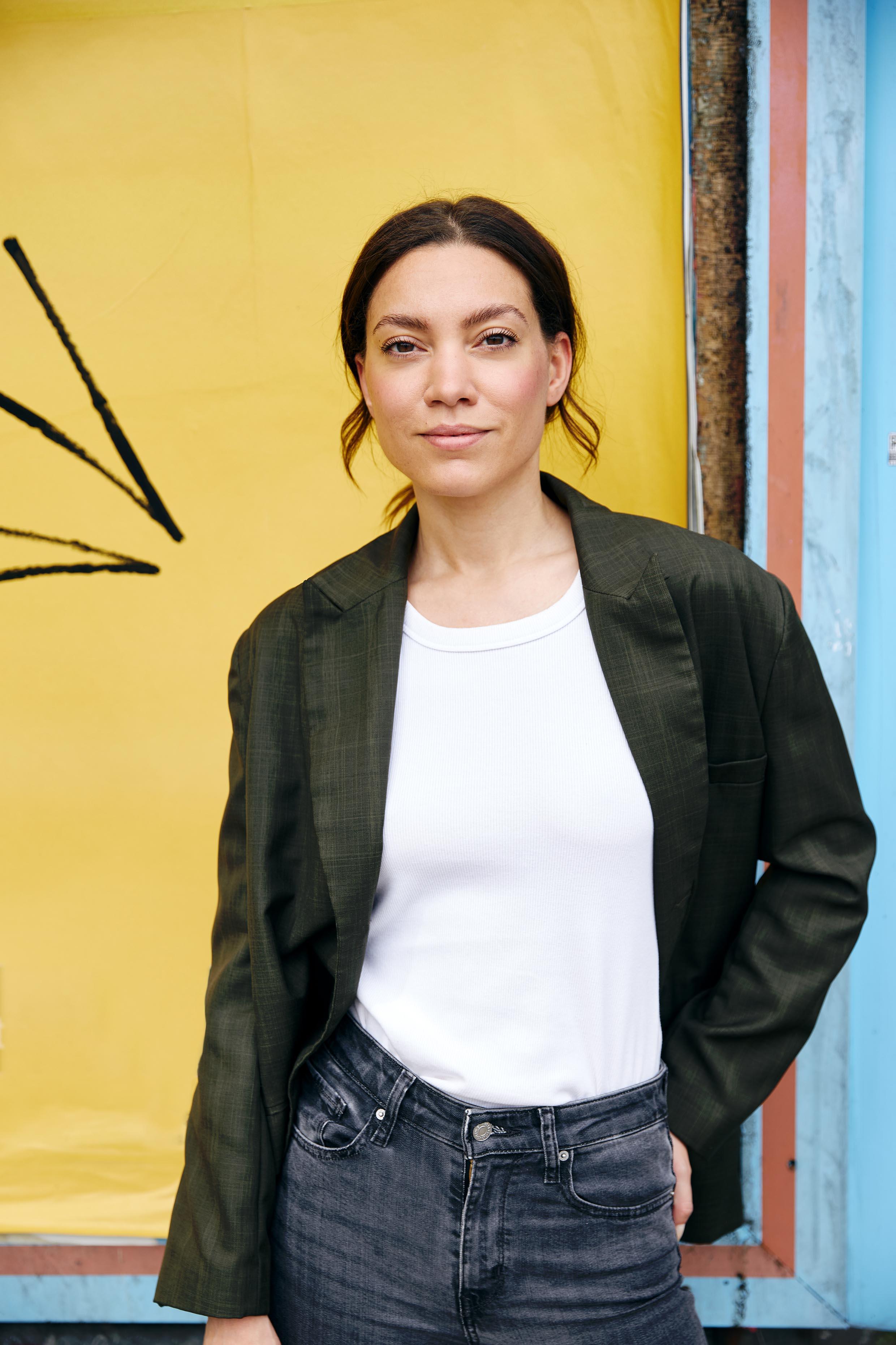 actor Viktoria Ngotsé large photo