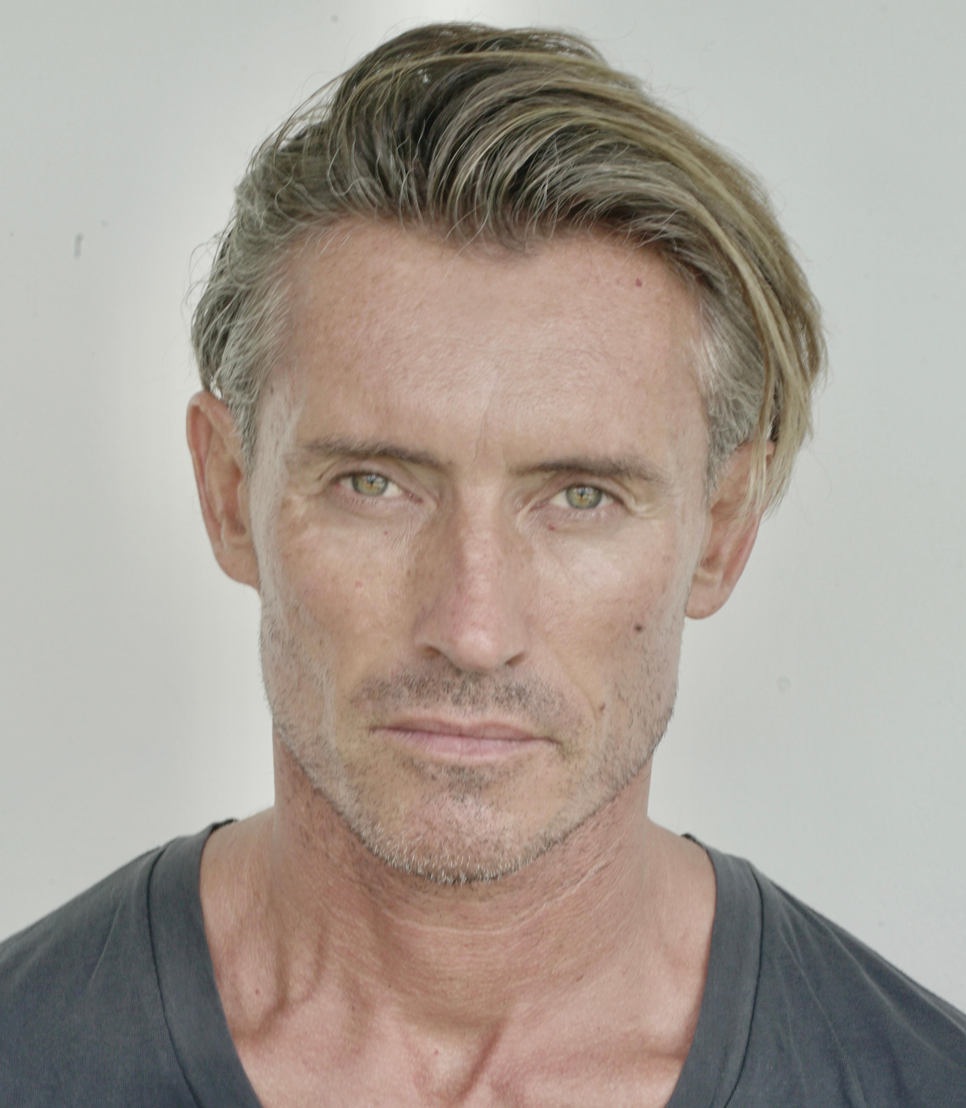 actor Caspar Zafer large photo