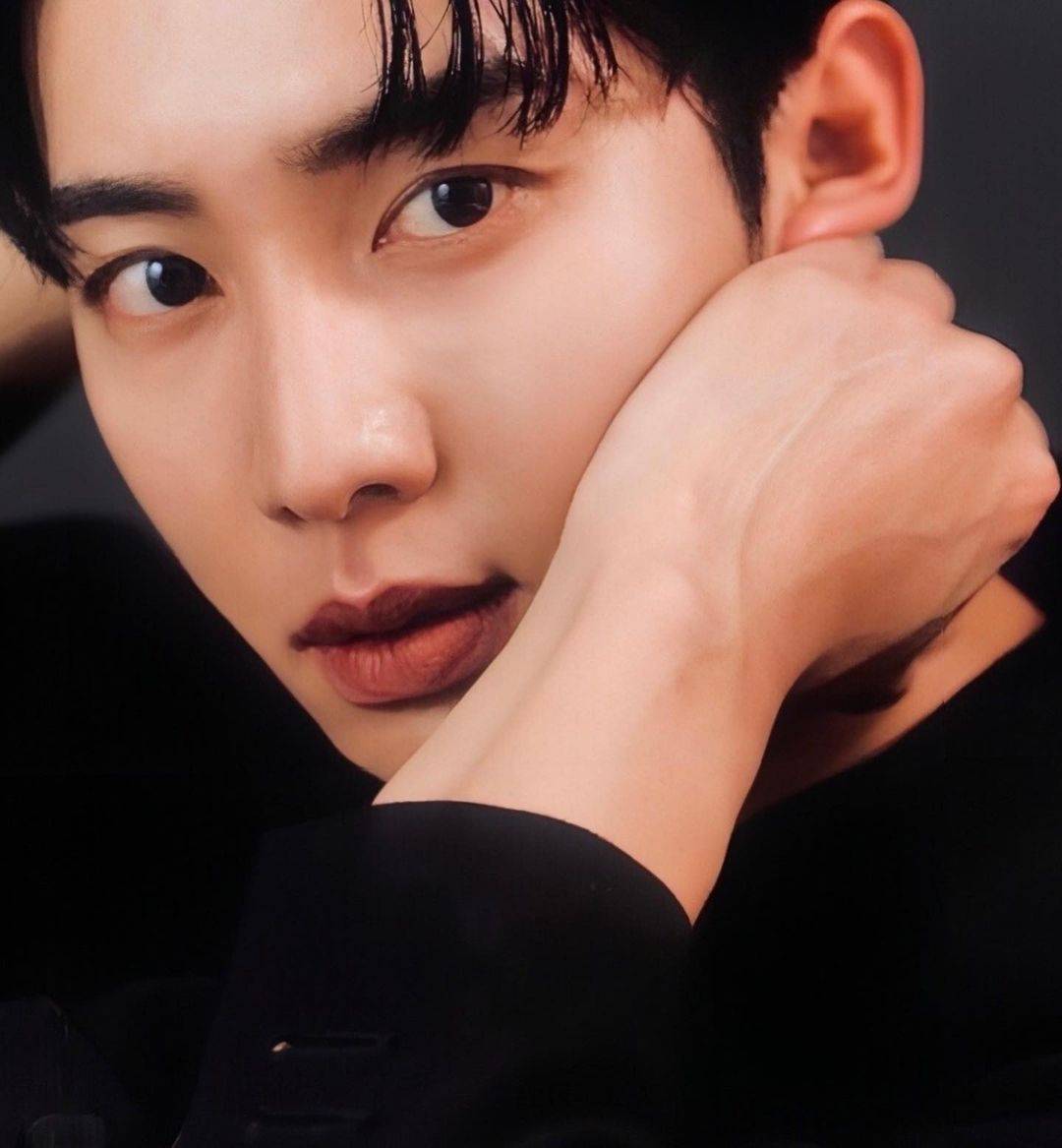 actor Hwa-Woon Kwon large photo