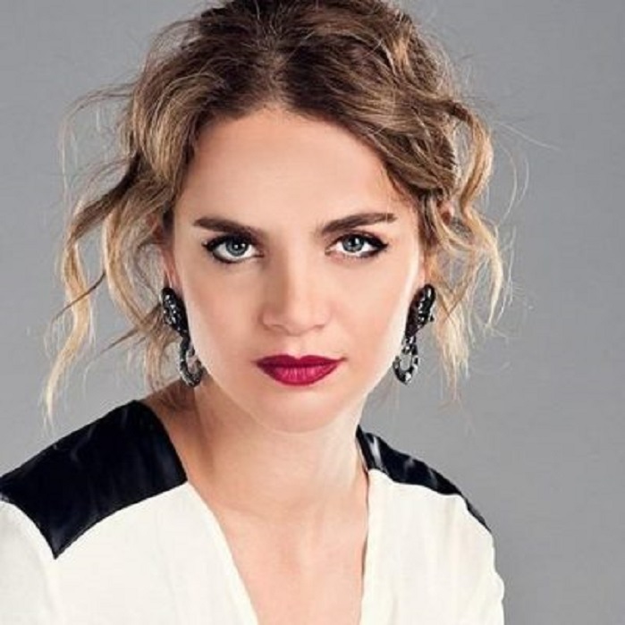 actor Tugçe Kazaz large photo