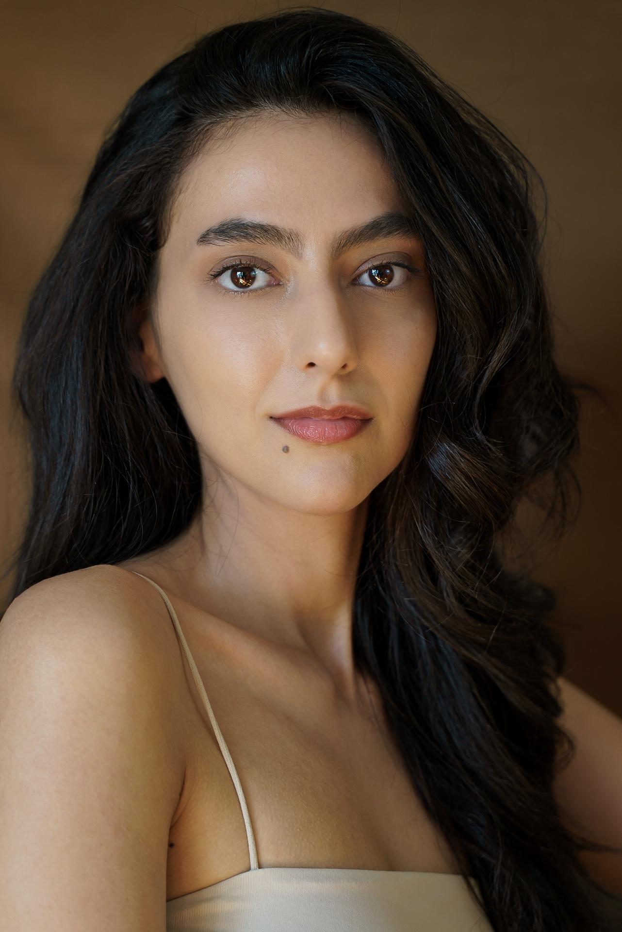 actor Yasmina Khalaf large photo