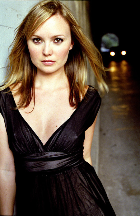 actor Sara Simmonds large photo