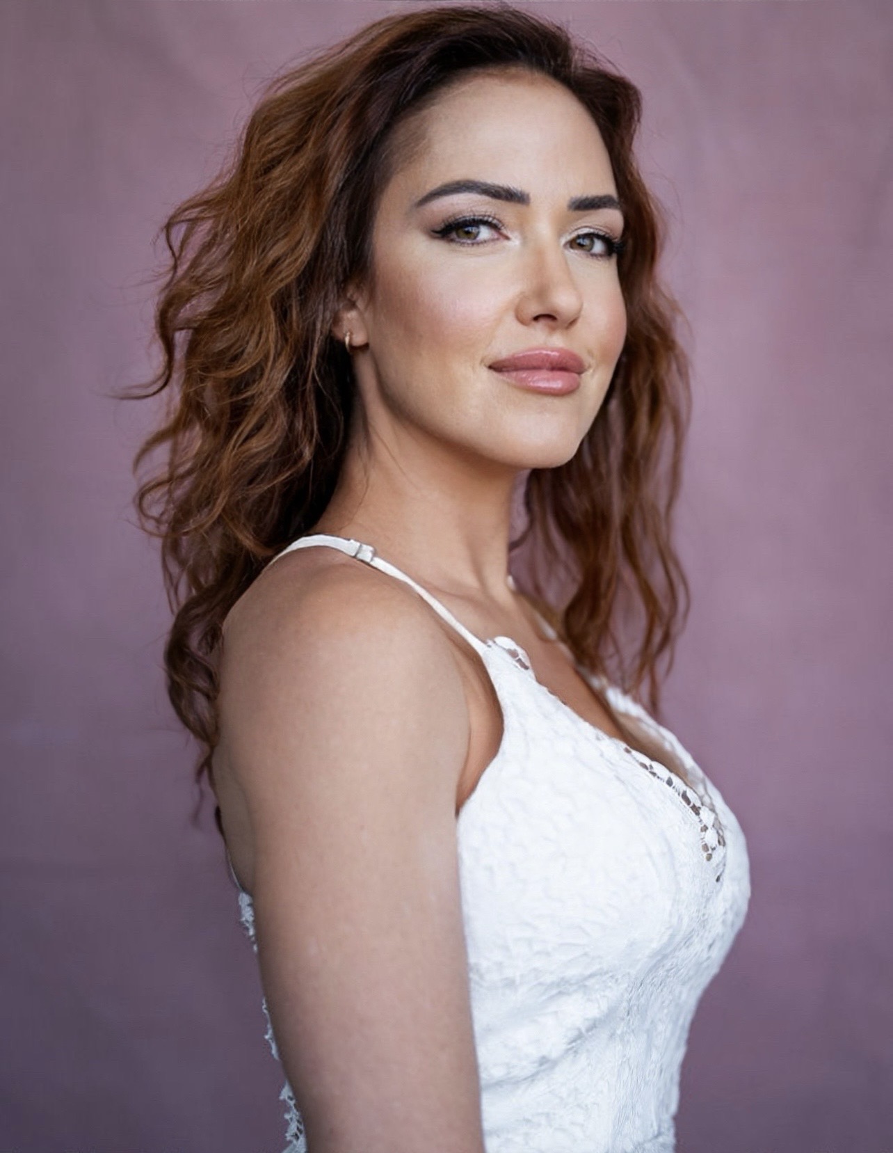 actor Erika Smith large photo