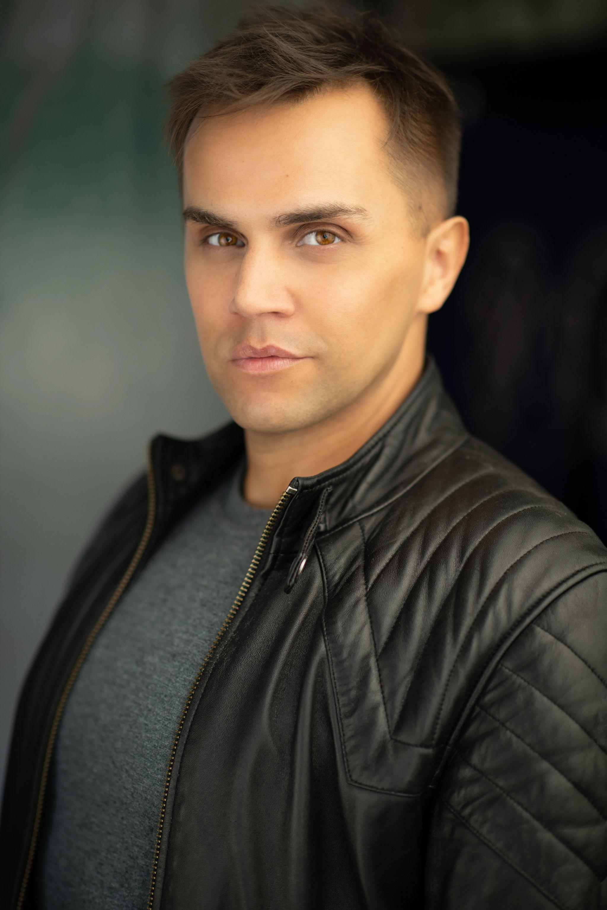 actor Miles Meadows large photo