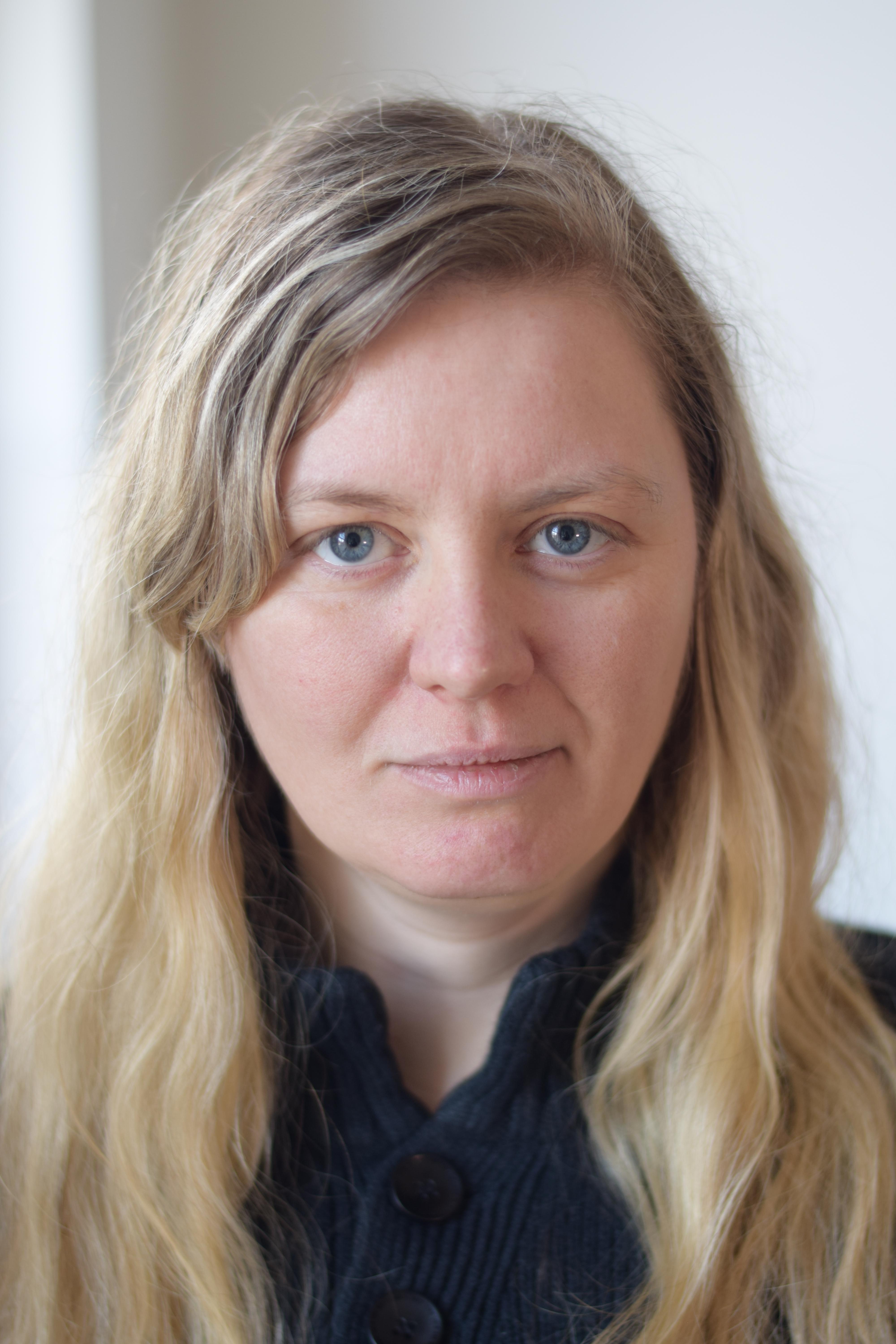 actor Madeline McQueen large photo