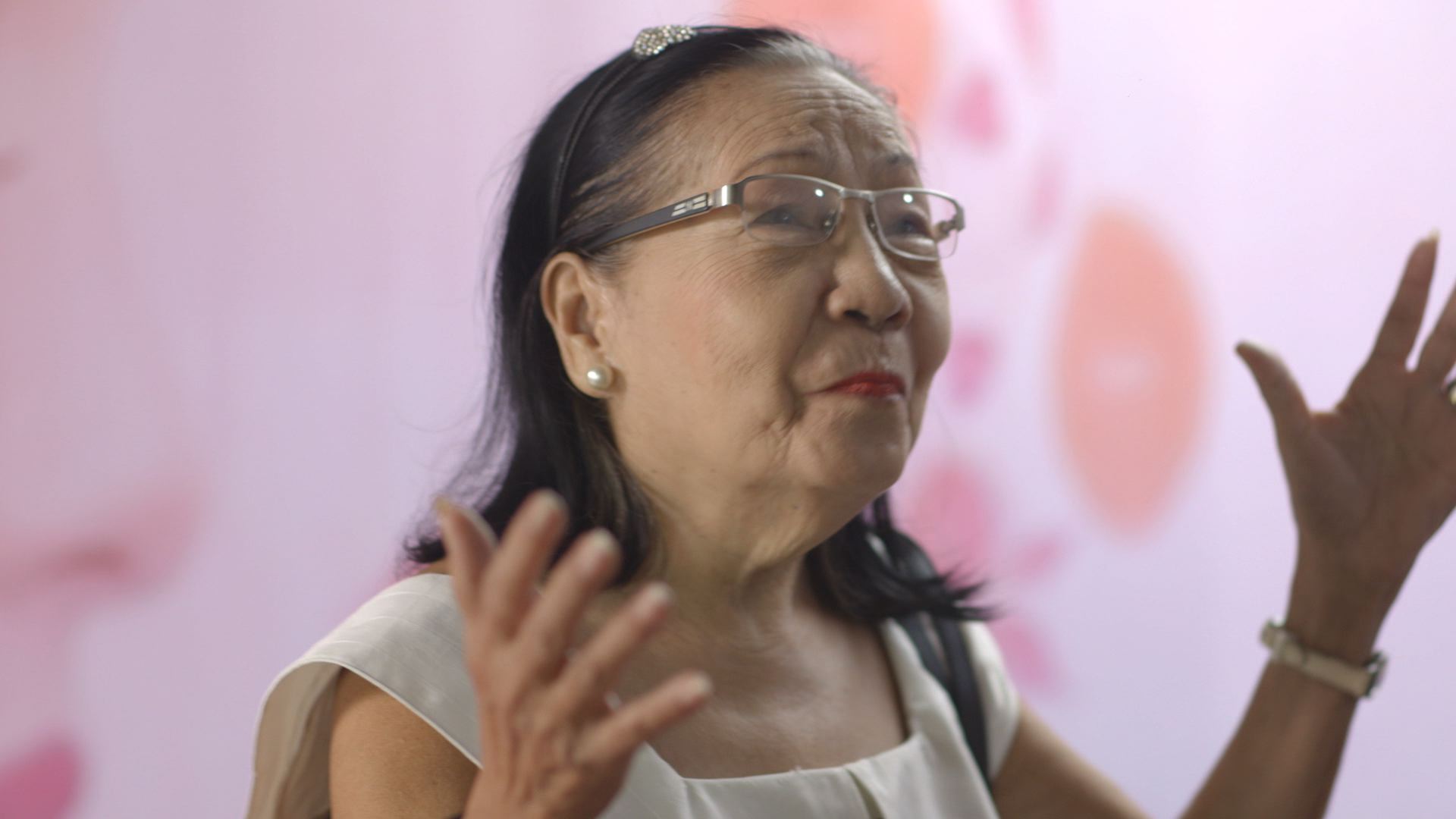 actor Flora Gasser large photo