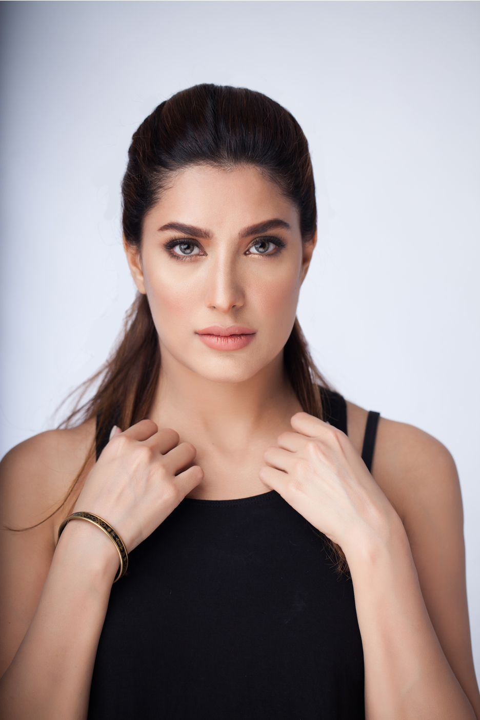 actor Mehwish Hayat large photo