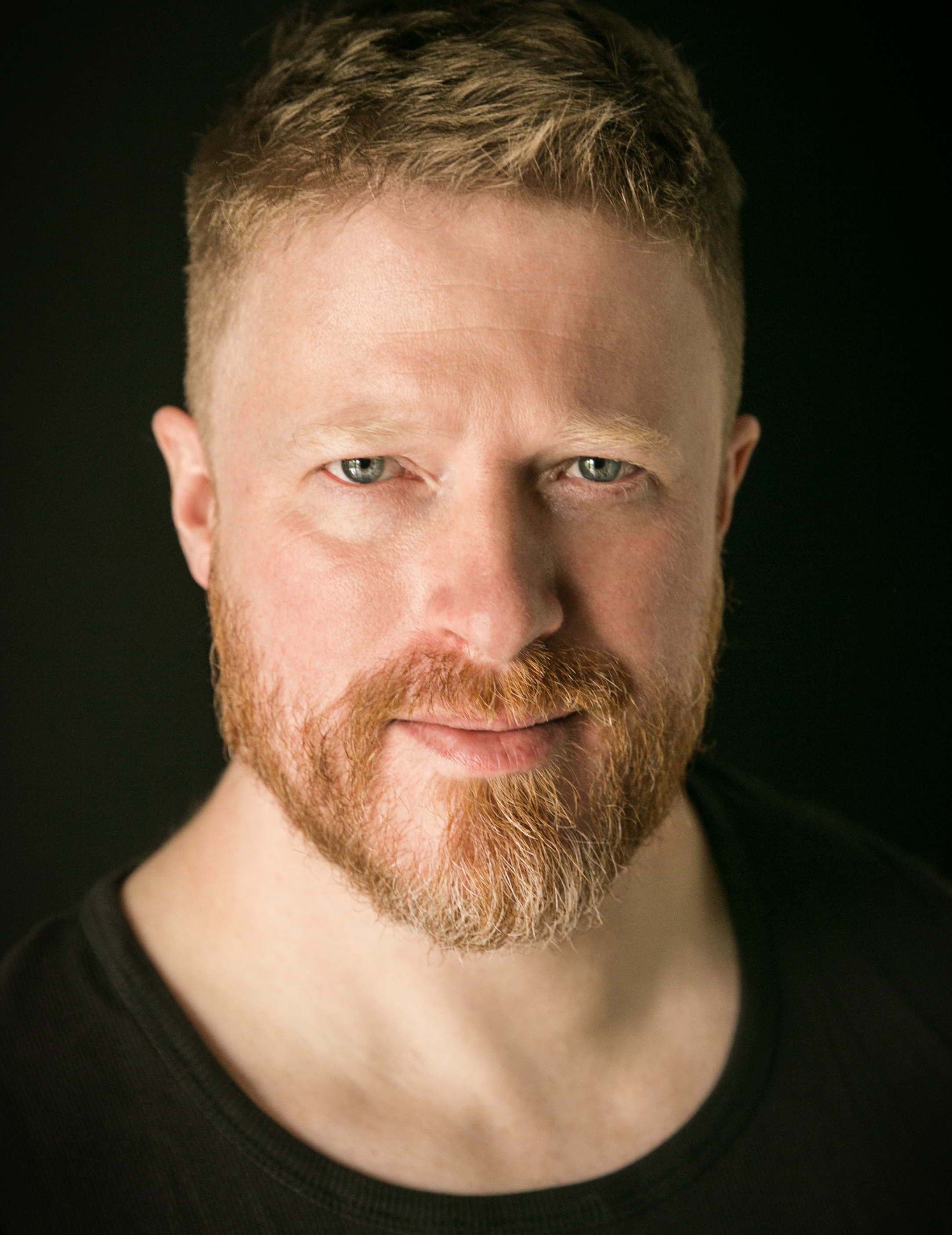 actor Olly Bassi large photo