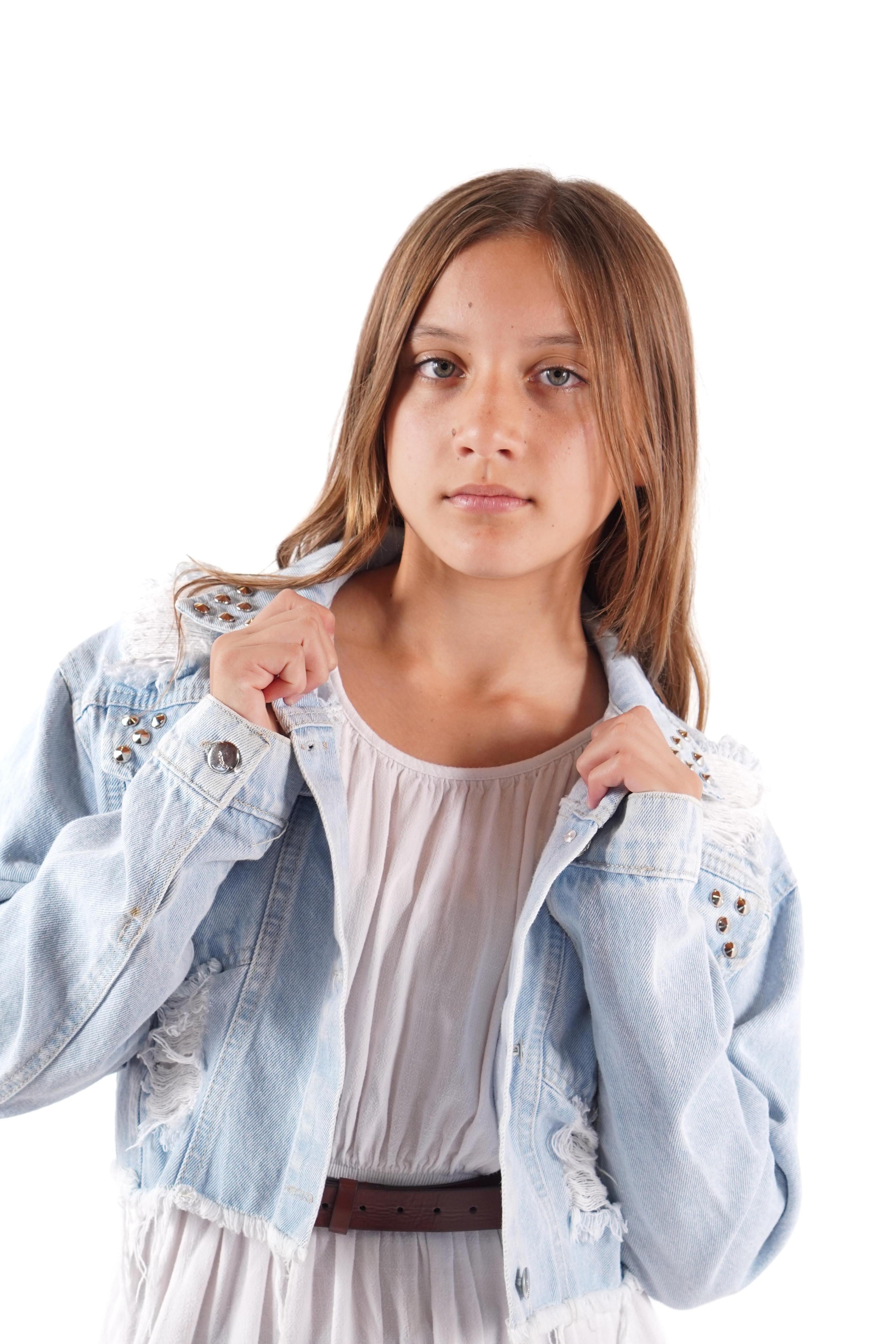 actor Emily Orueta large photo